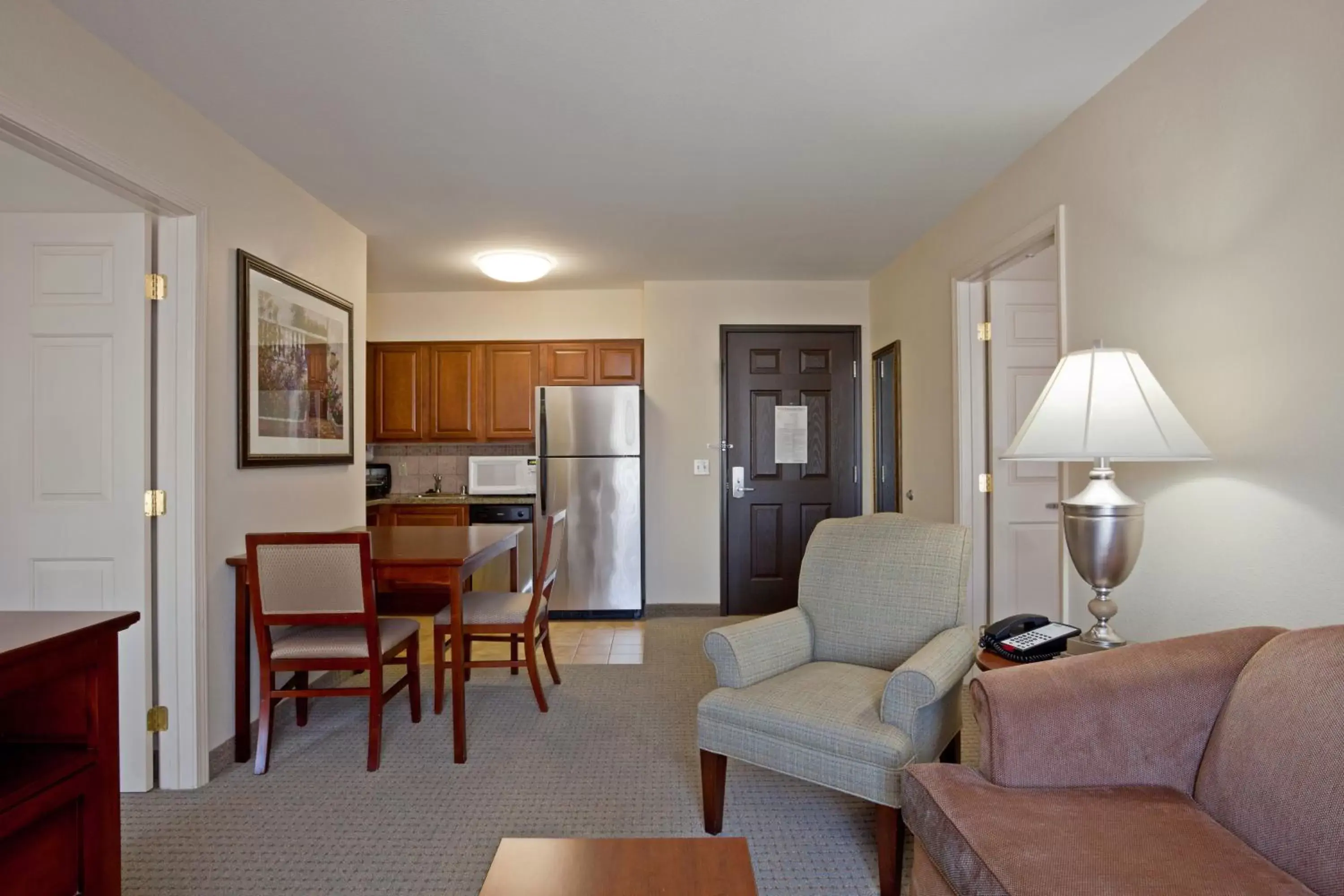 Bedroom, Seating Area in Staybridge Suites Palmdale, an IHG Hotel