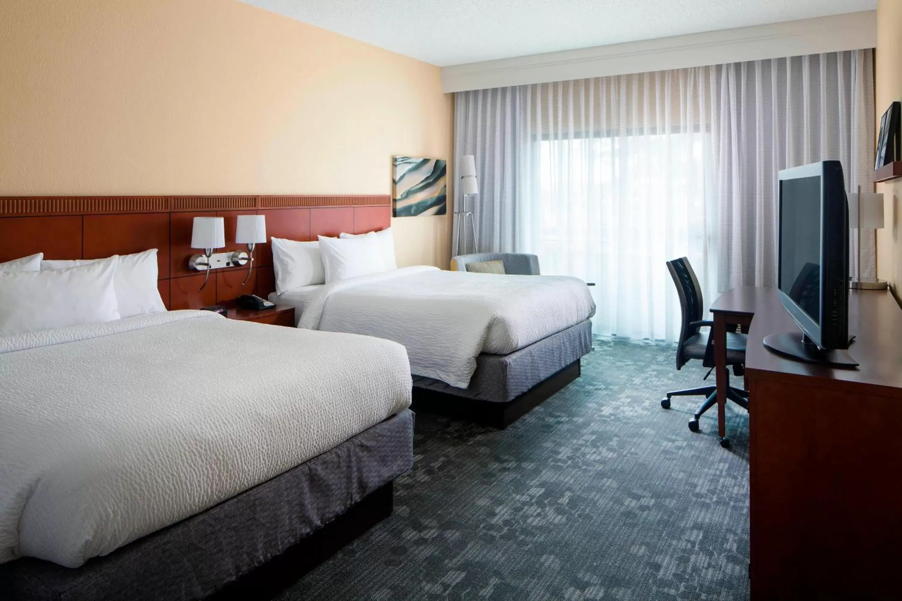 Photo of the whole room, Bed in Courtyard by Marriott Huntsville University Drive