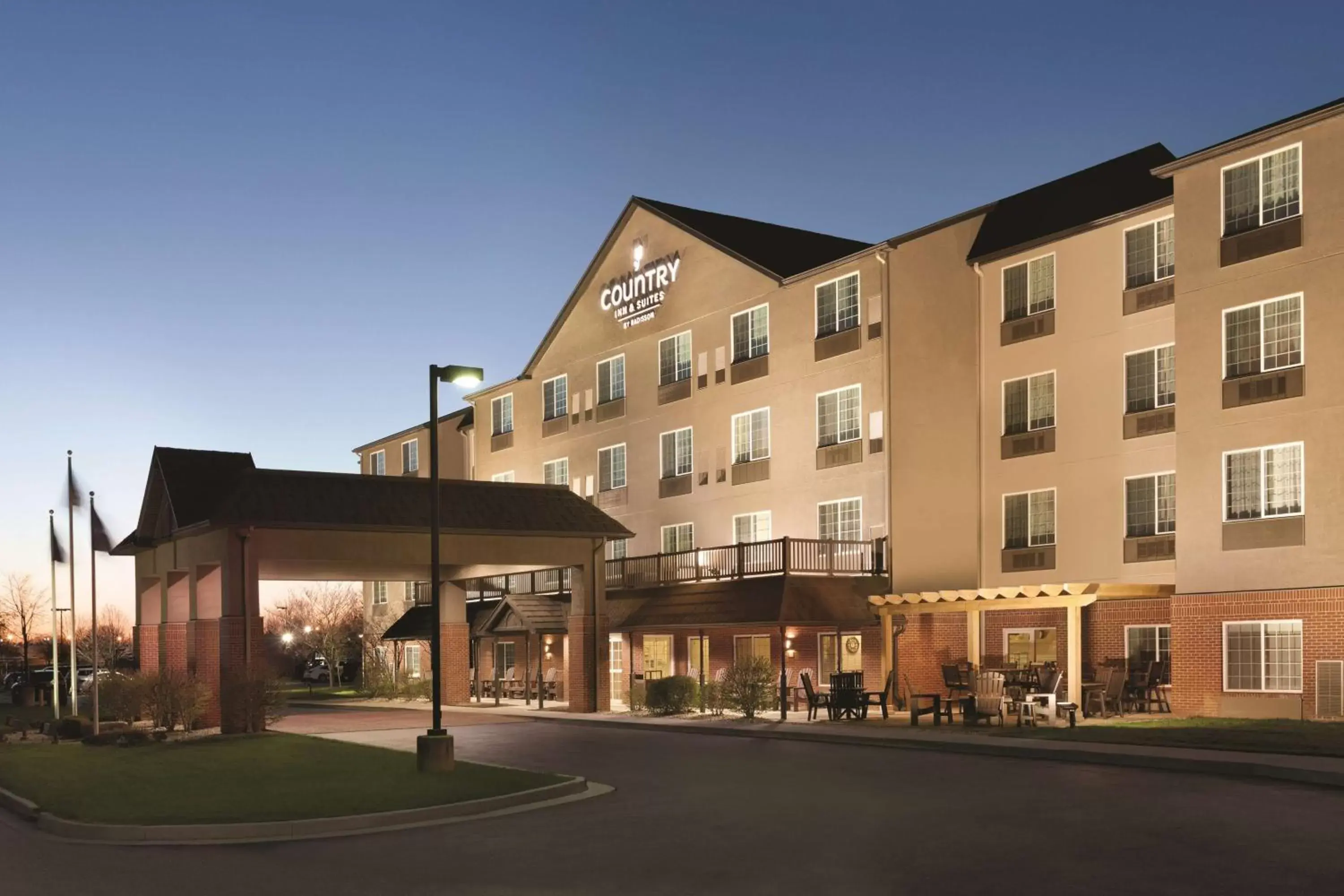 Property Building in Country Inn & Suites by Radisson, Indianapolis Airport South, IN