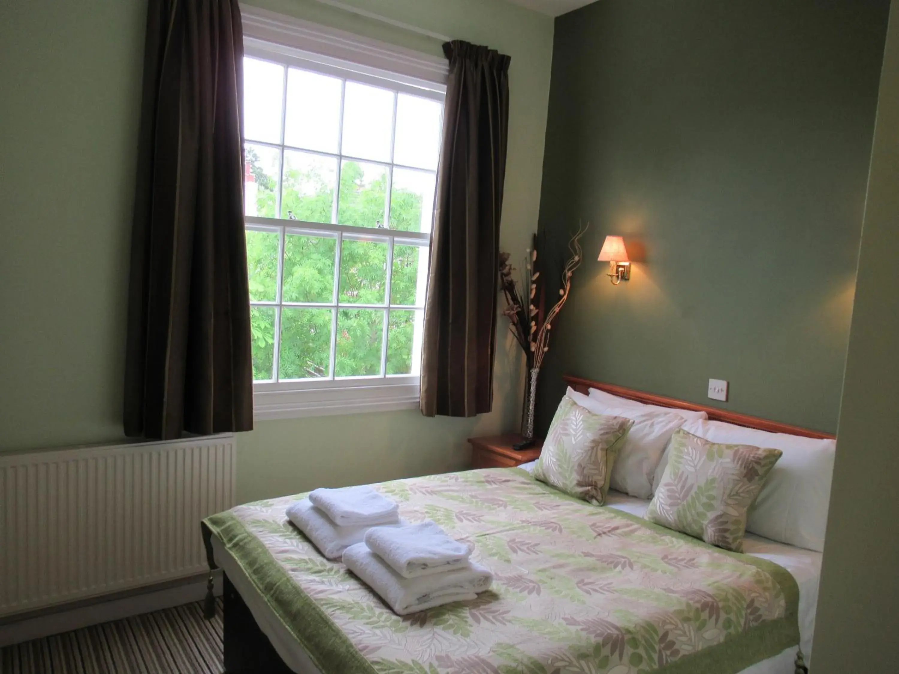 Bedroom, Bed in The London Inn