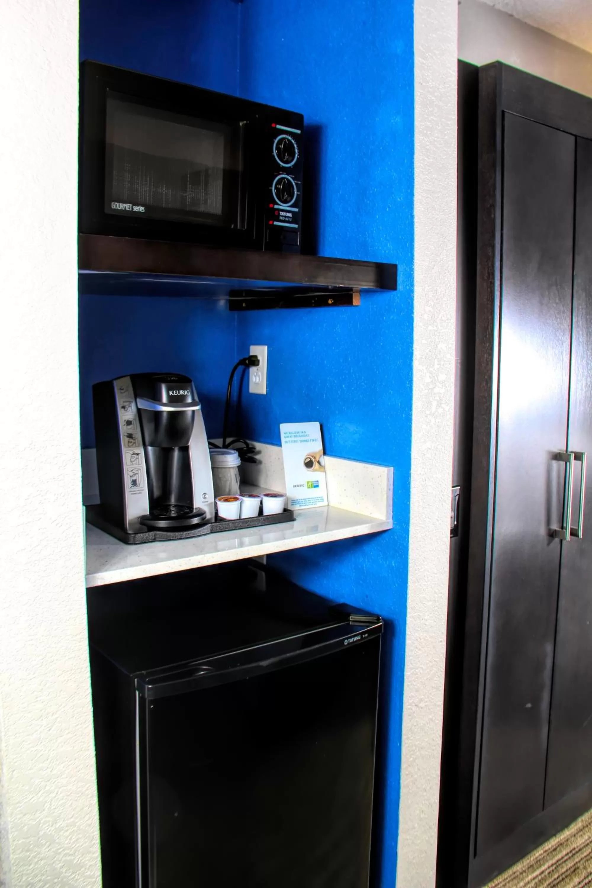 Coffee/tea facilities in Holiday Inn Express Rochester - Greece by IHG