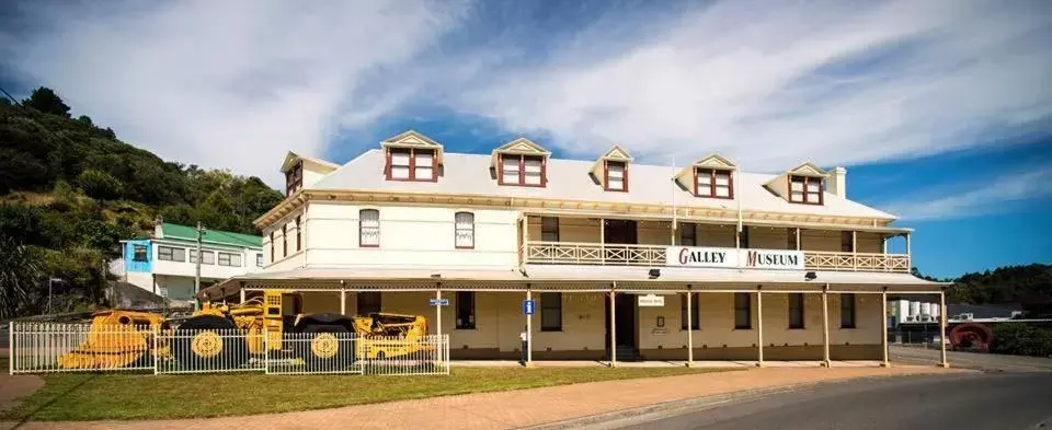 Property Building in West Coaster Motel