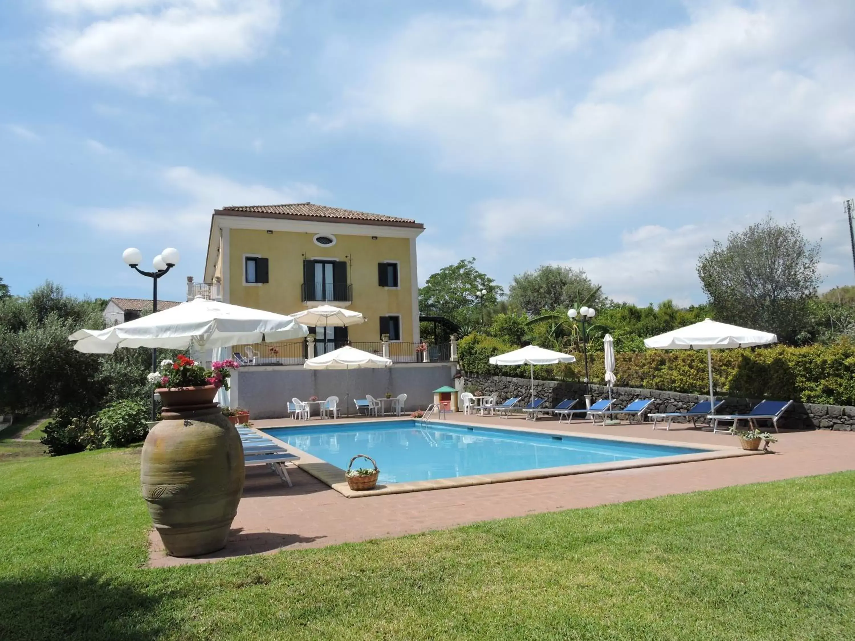 Property building, Swimming Pool in Villa Sciare Modò