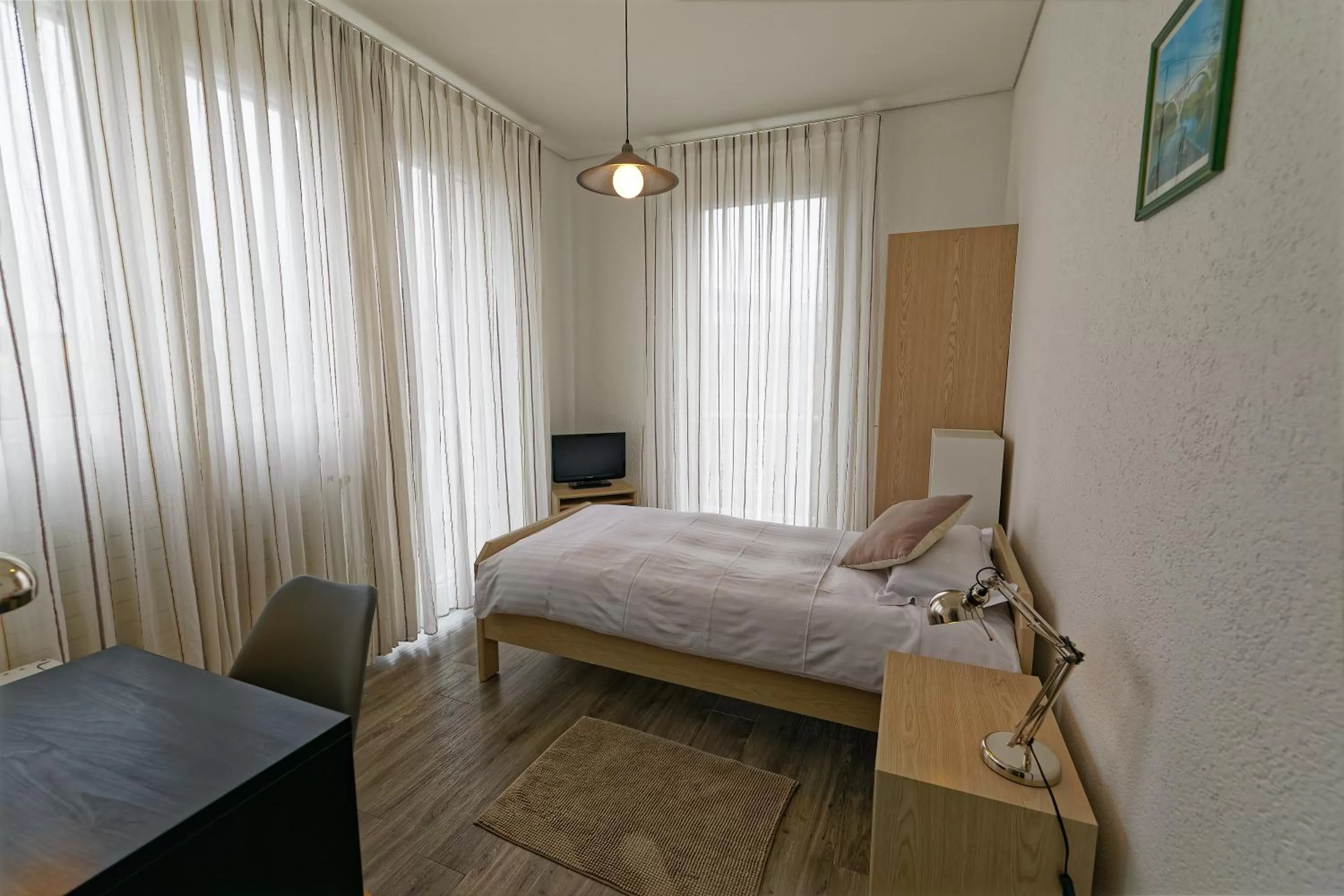 Photo of the whole room, Bed in Les Chambres du CTN