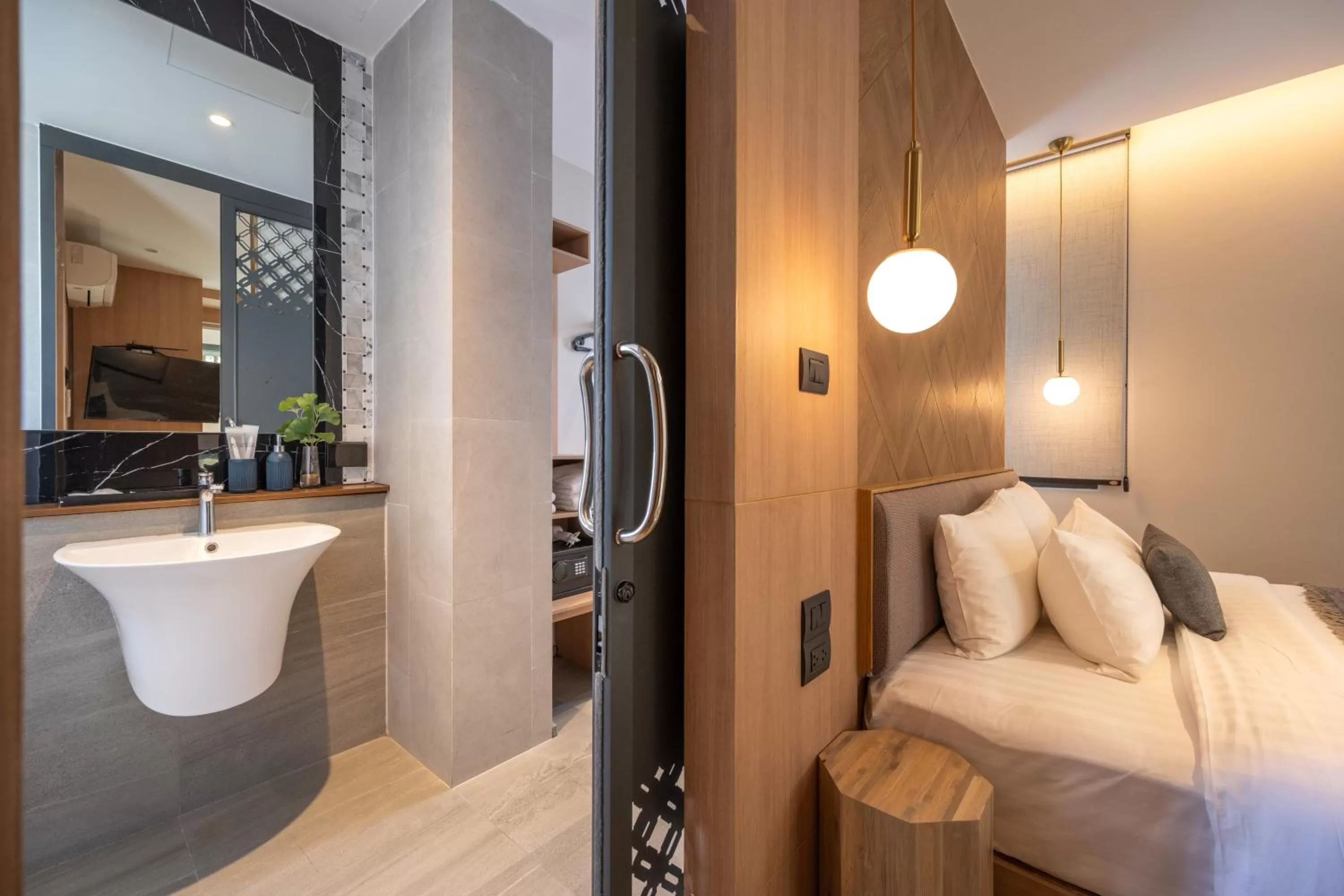 Bathroom, Bed in SHAN Villas Sukhumvit