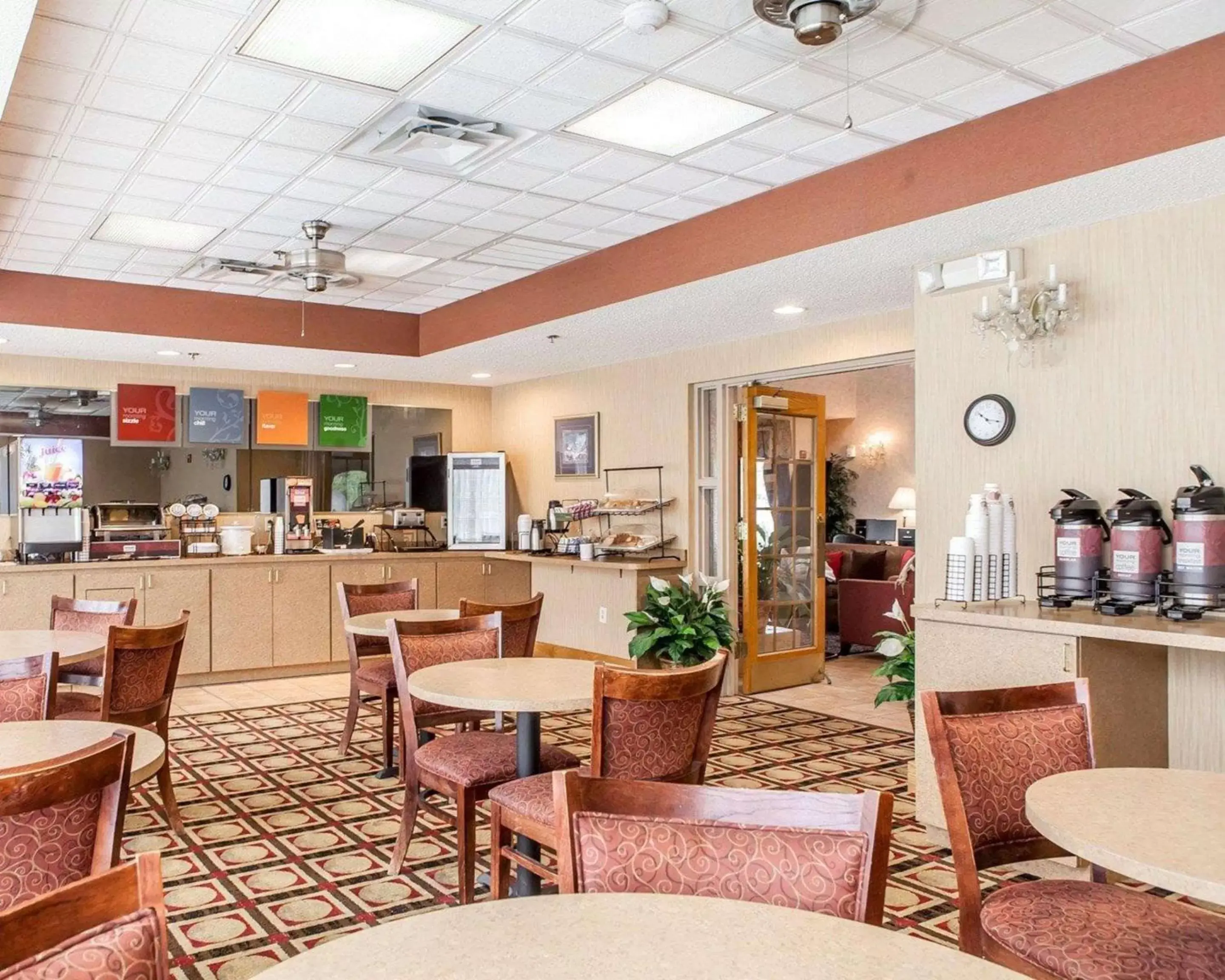 Restaurant/Places to Eat in Econo Lodge