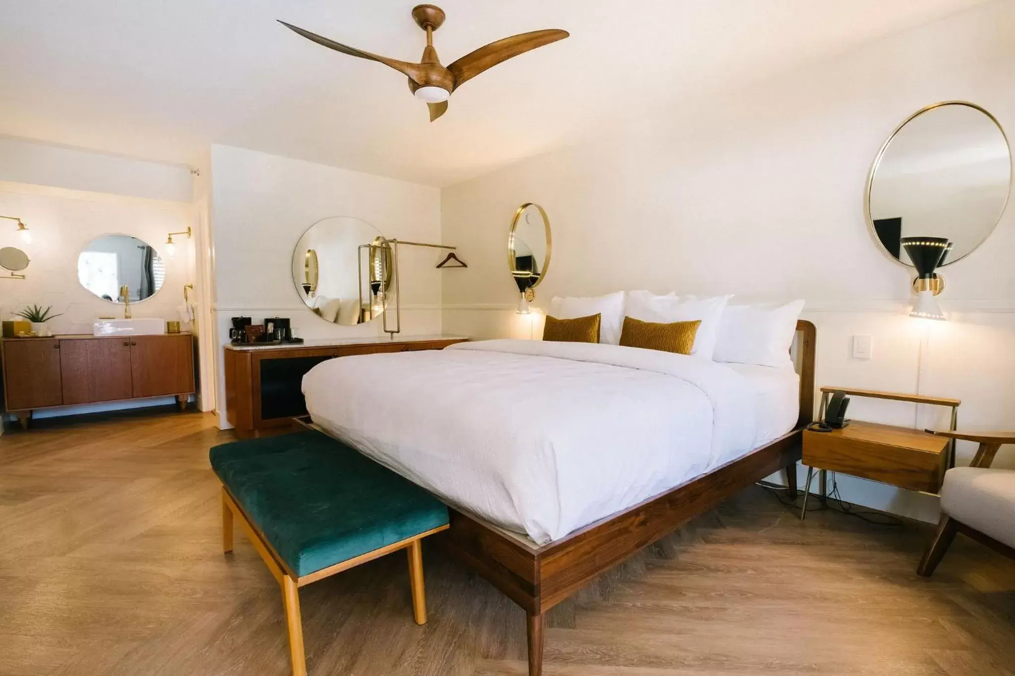 Bedroom, Bed in L3 Oasis Hotel