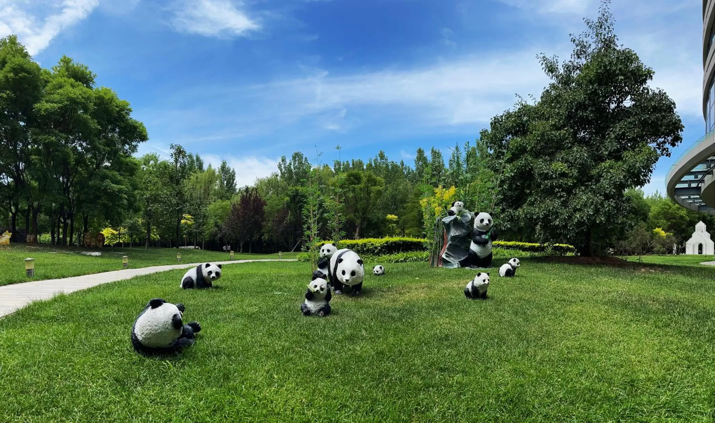 Garden in Renaissance Tianjin Lakeview Hotel