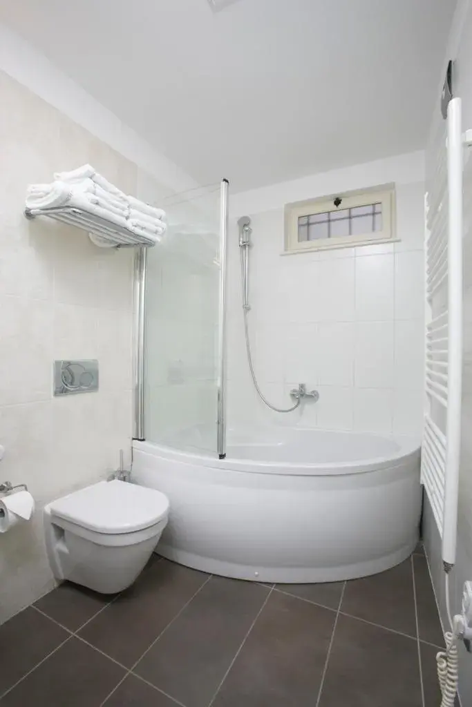 Bathroom in Divota Apartment Hotel