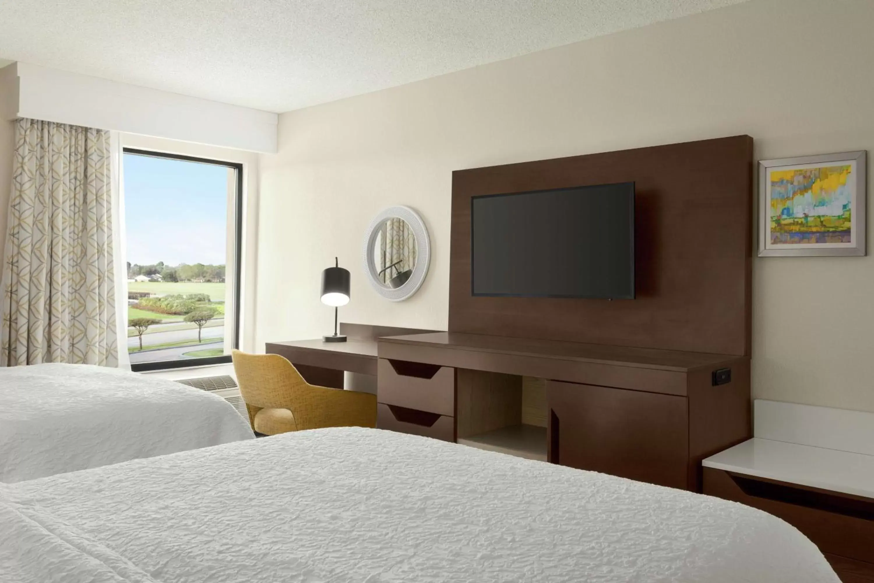 Photo of the whole room, Bed in Hampton Inn Houston Hobby Airport