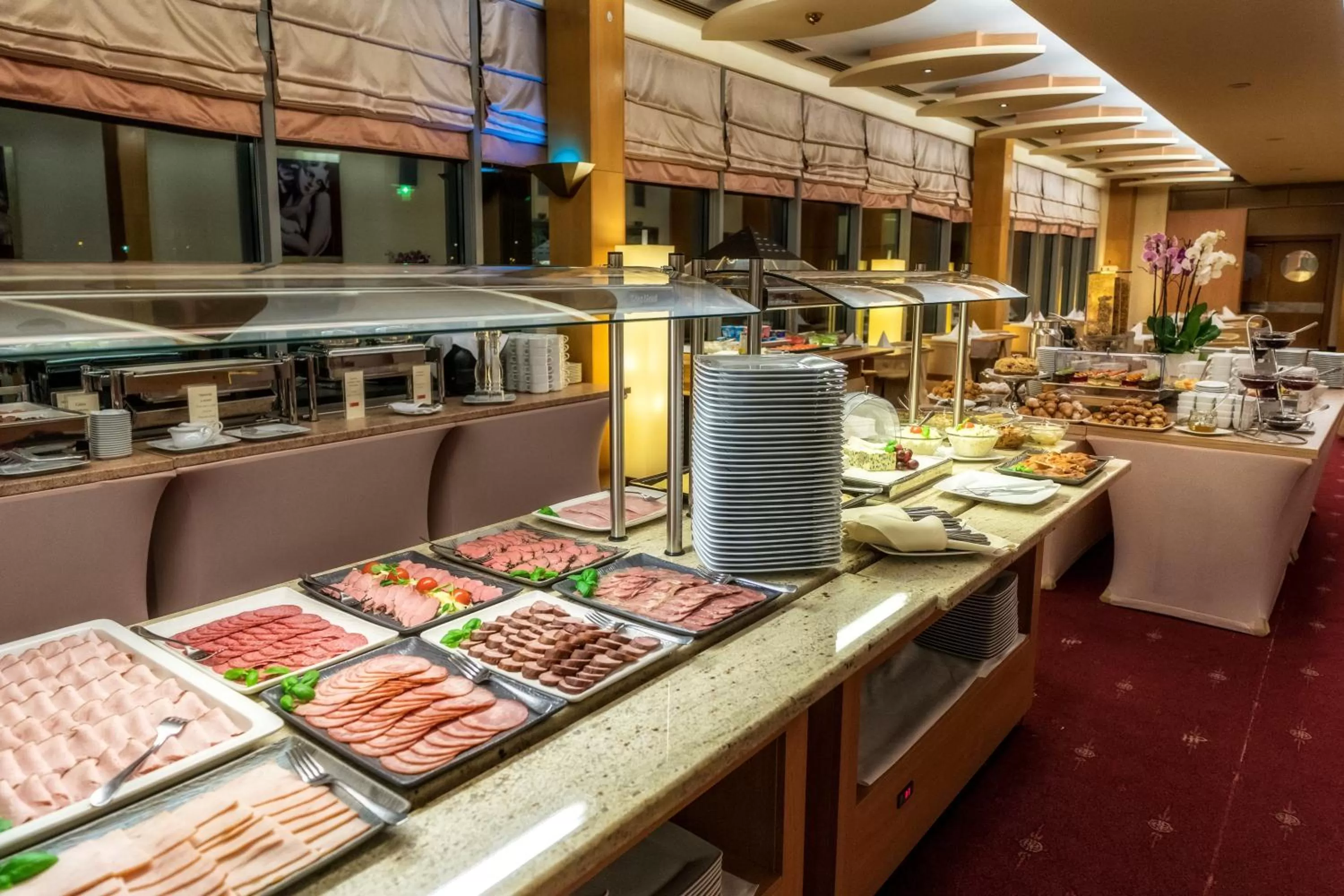 Restaurant/places to eat in HP Park Plaza