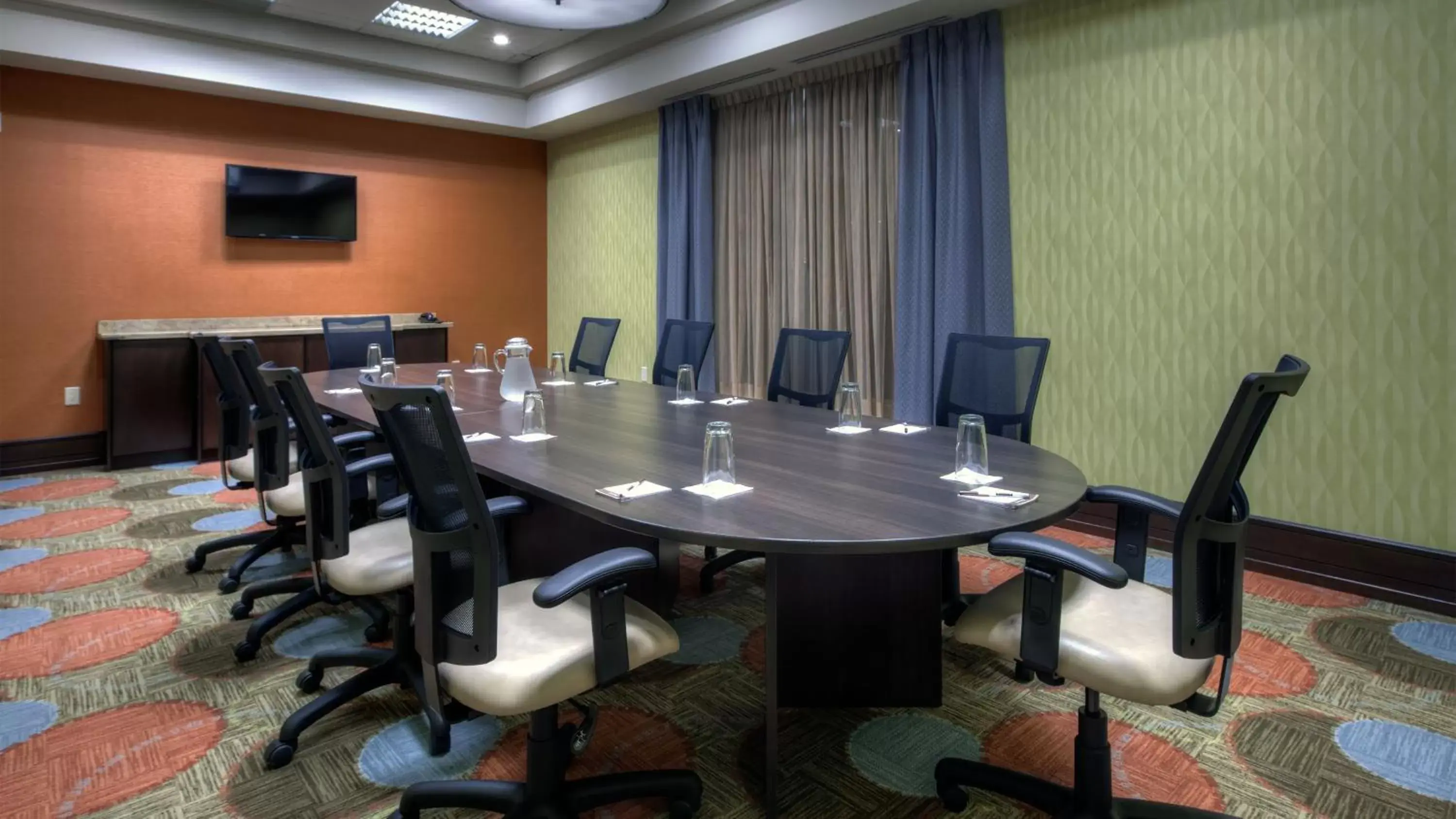 Meeting/conference room in Staybridge Suites Hamilton - Downtown, an IHG Hotel