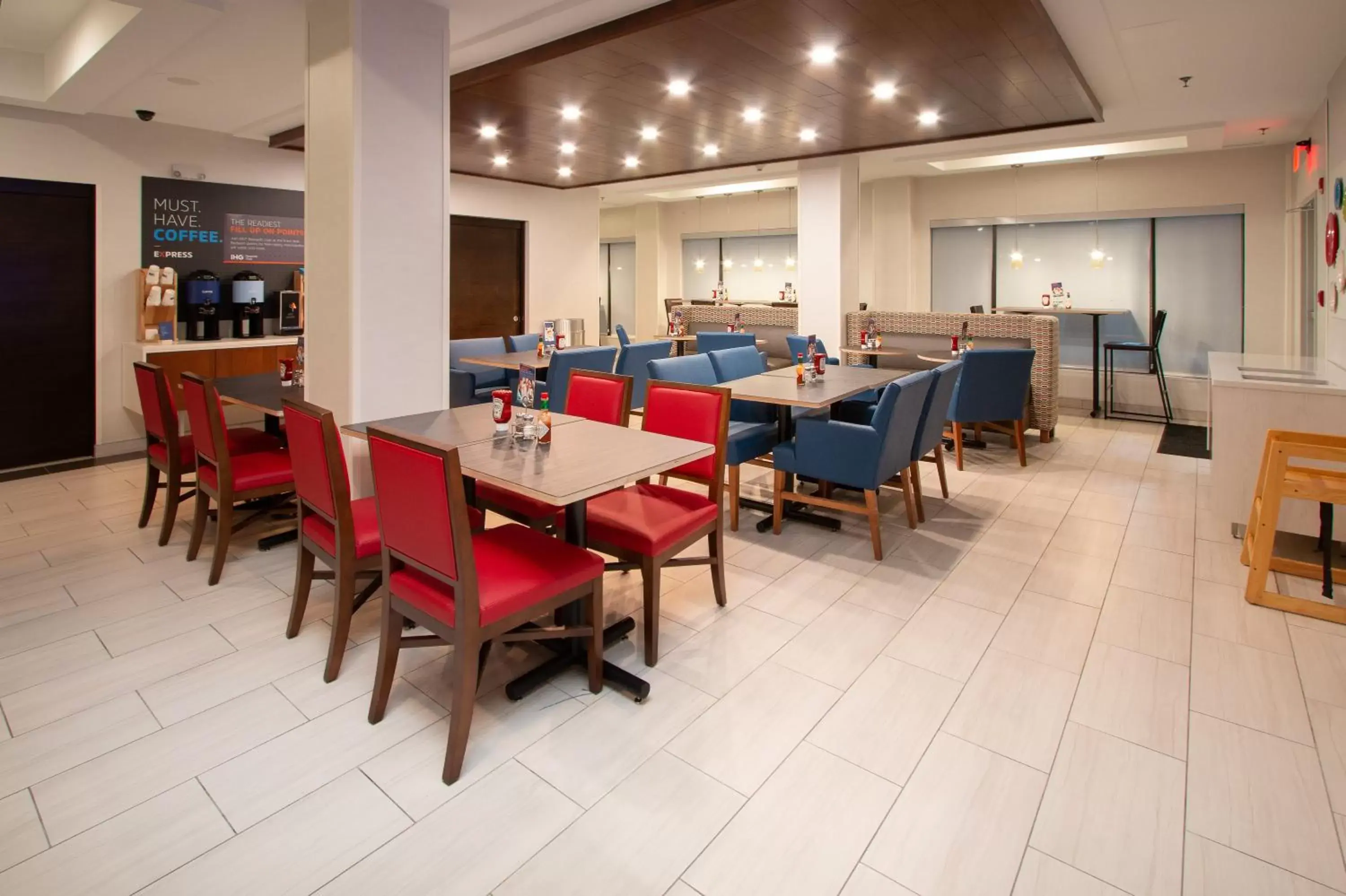 Breakfast, Restaurant/Places to Eat in Holiday Inn Express & Suites Tupelo, an IHG Hotel