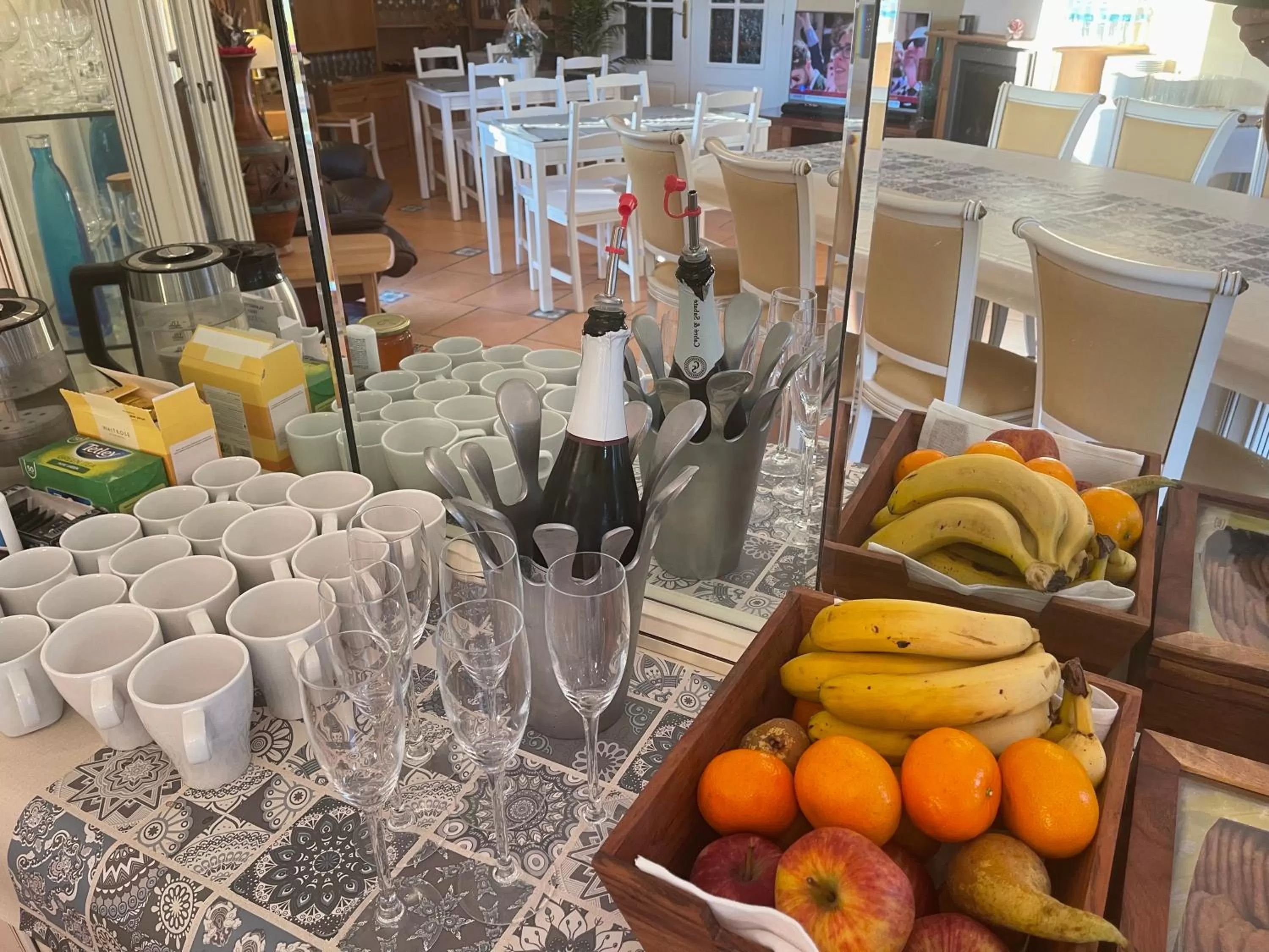 Breakfast in Anna's garden