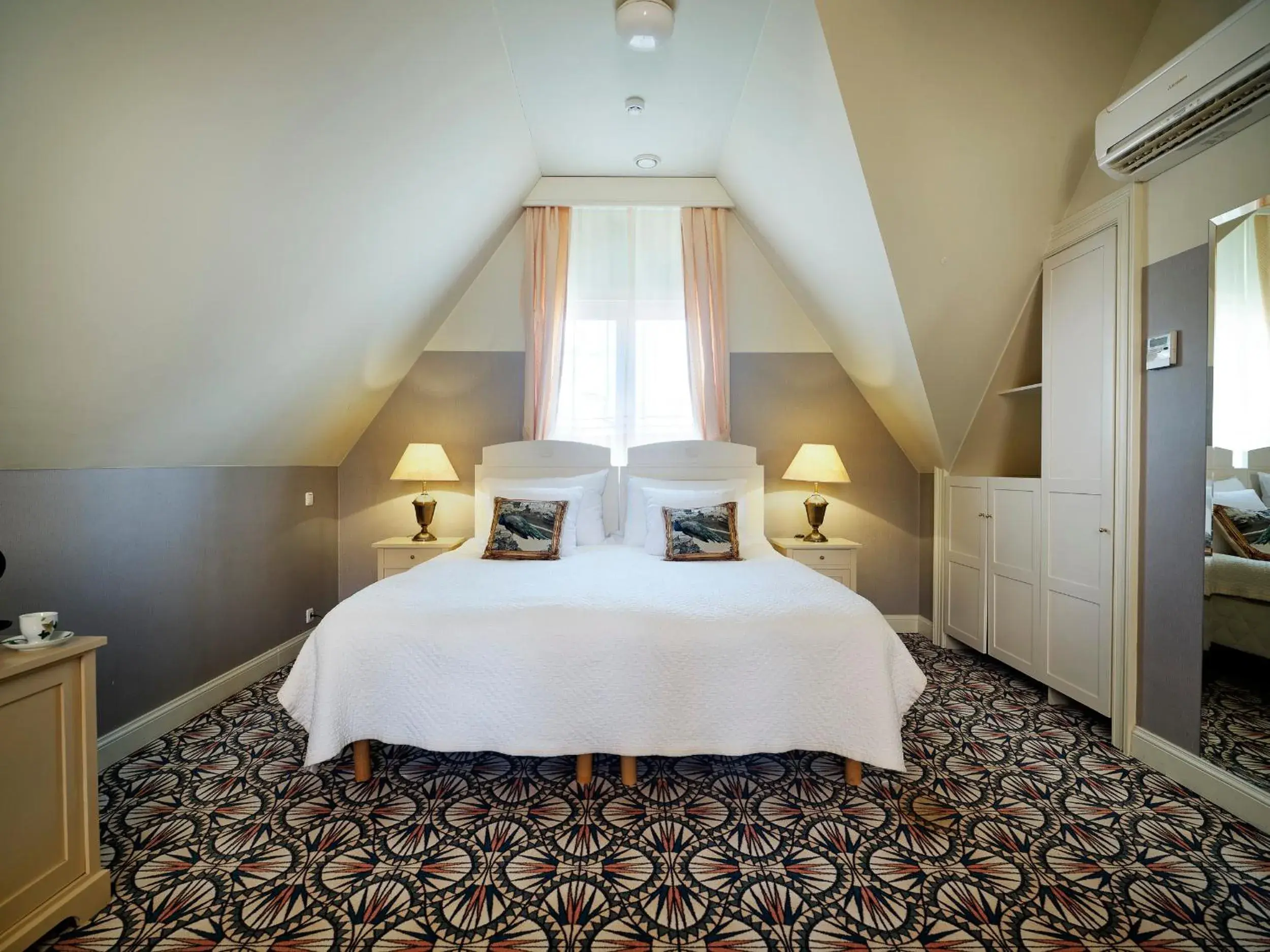 Bed in Villa Ammende Restaurant and Hotel