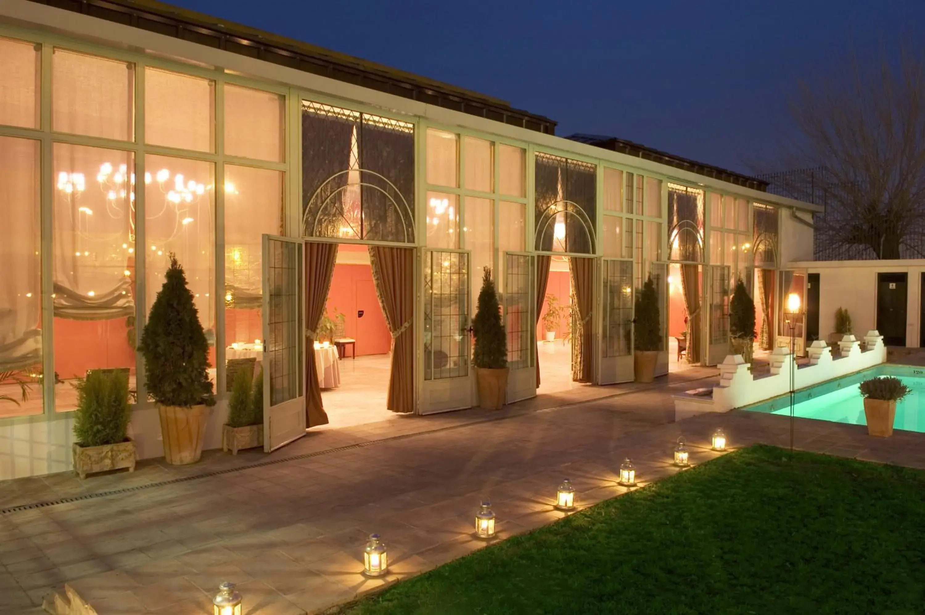 Facade/entrance in Hotel Oasis Facade/entrance in Hotel Oasis