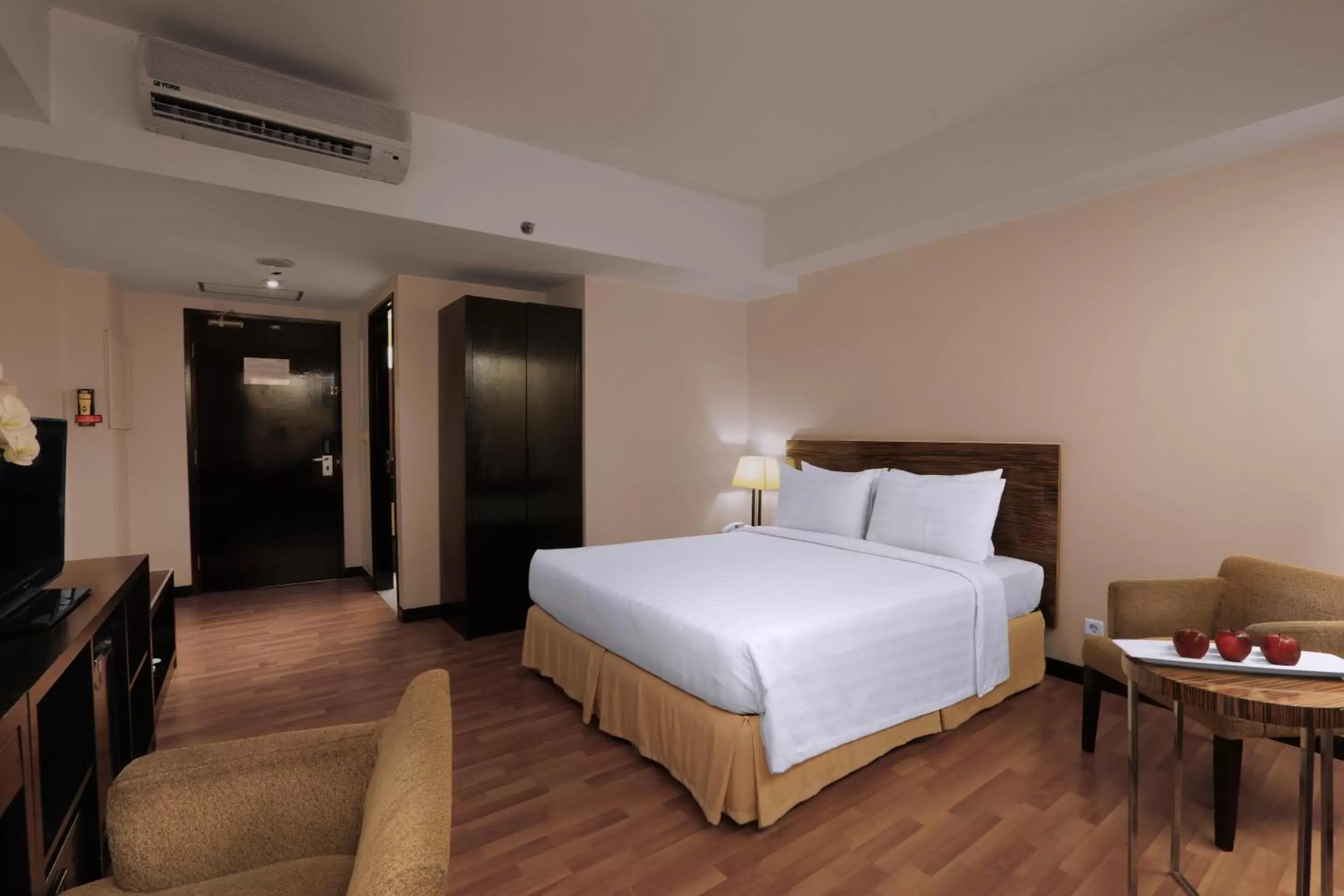 Bedroom, Bed in Grand Dafam Braga Bandung