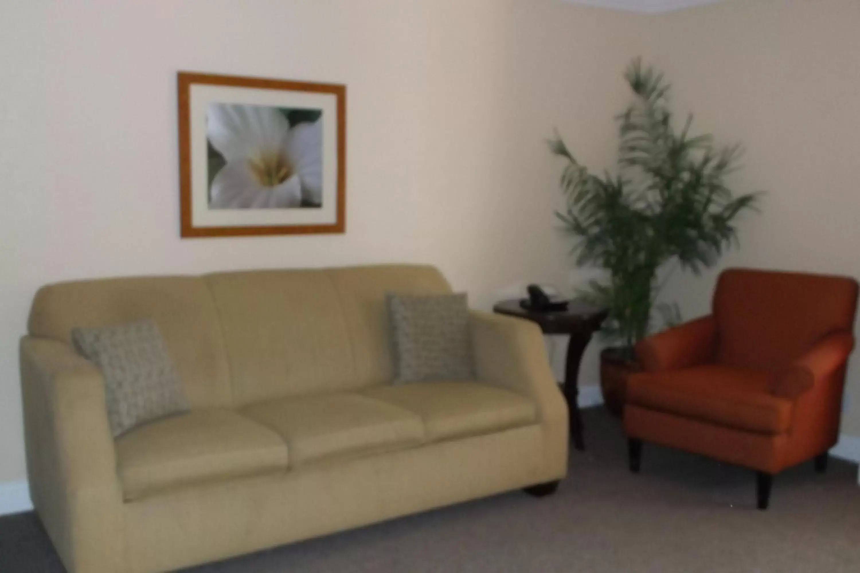 Living room, Seating Area in Days Inn & Suites by Wyndham Lake Okeechobee