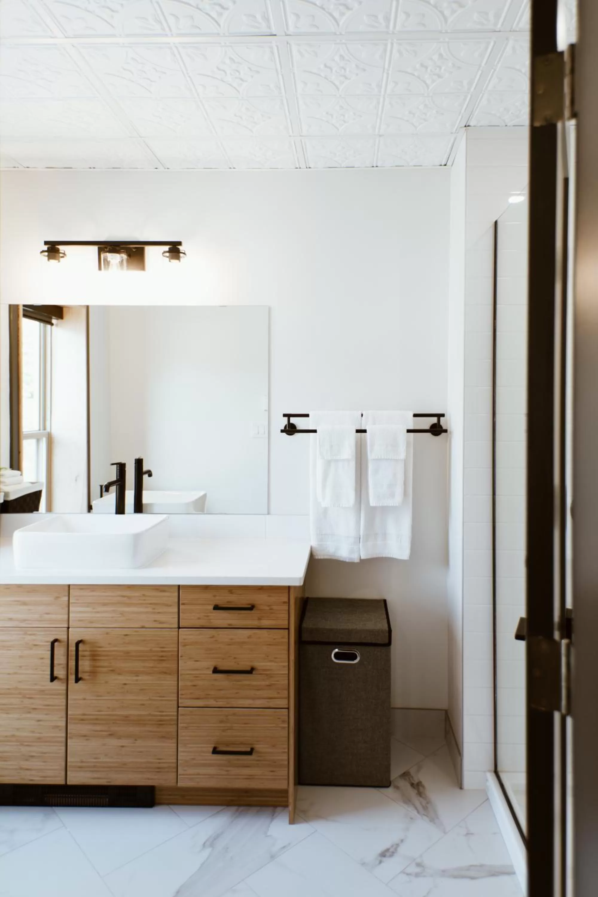 Bathroom in The Flying Steamshovel Inn