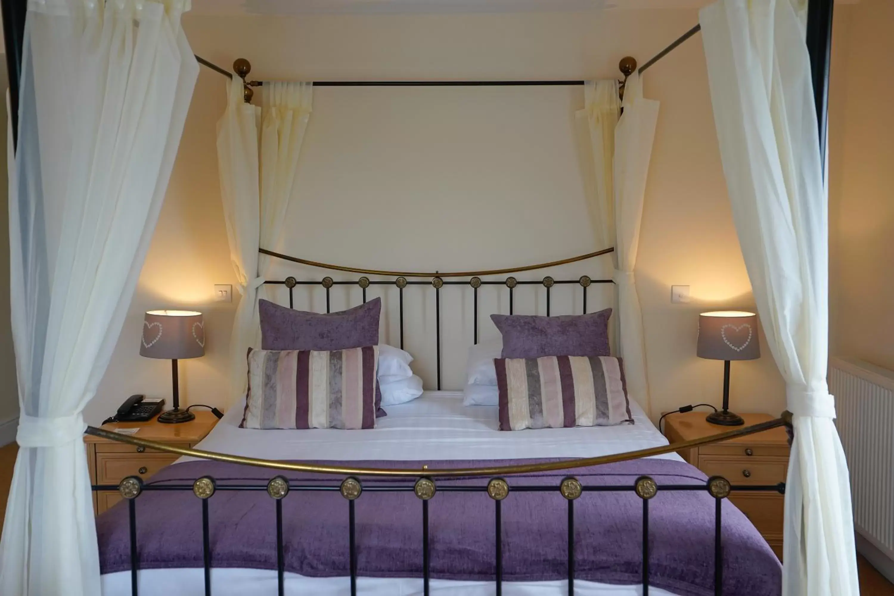 Bed in Waveney House Hotel