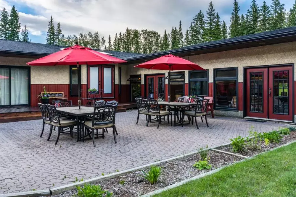 Patio, Restaurant/Places to Eat in Rustlers Lodge