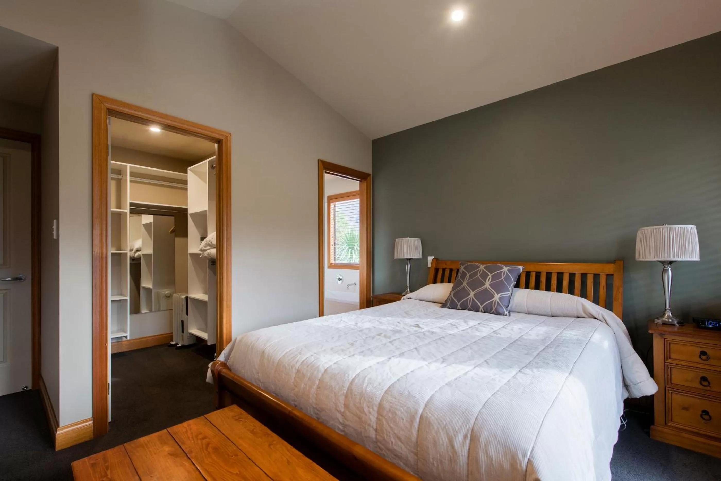 Bedroom, Bed in Wanaka Luxury Apartments