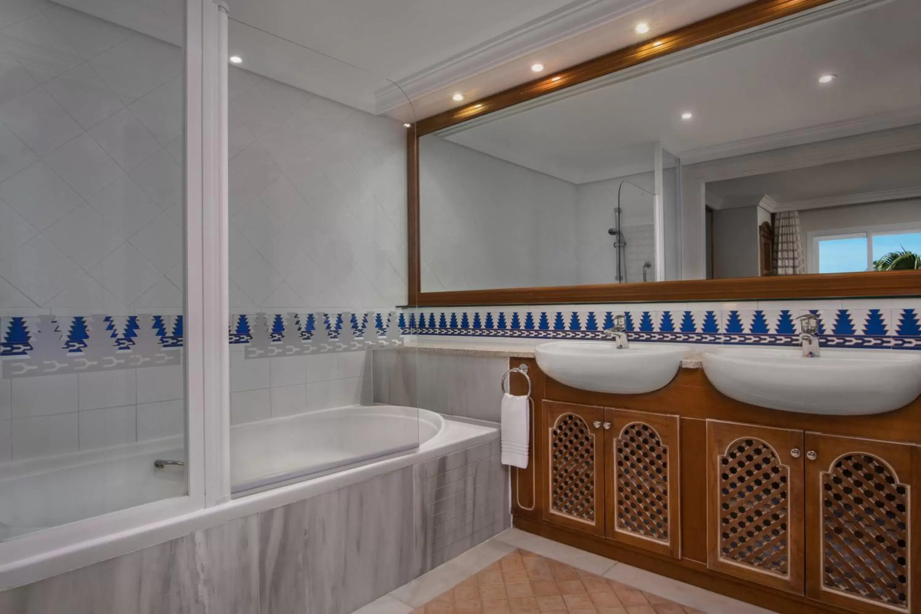 Bathroom in Marriott's Marbella Beach Resort