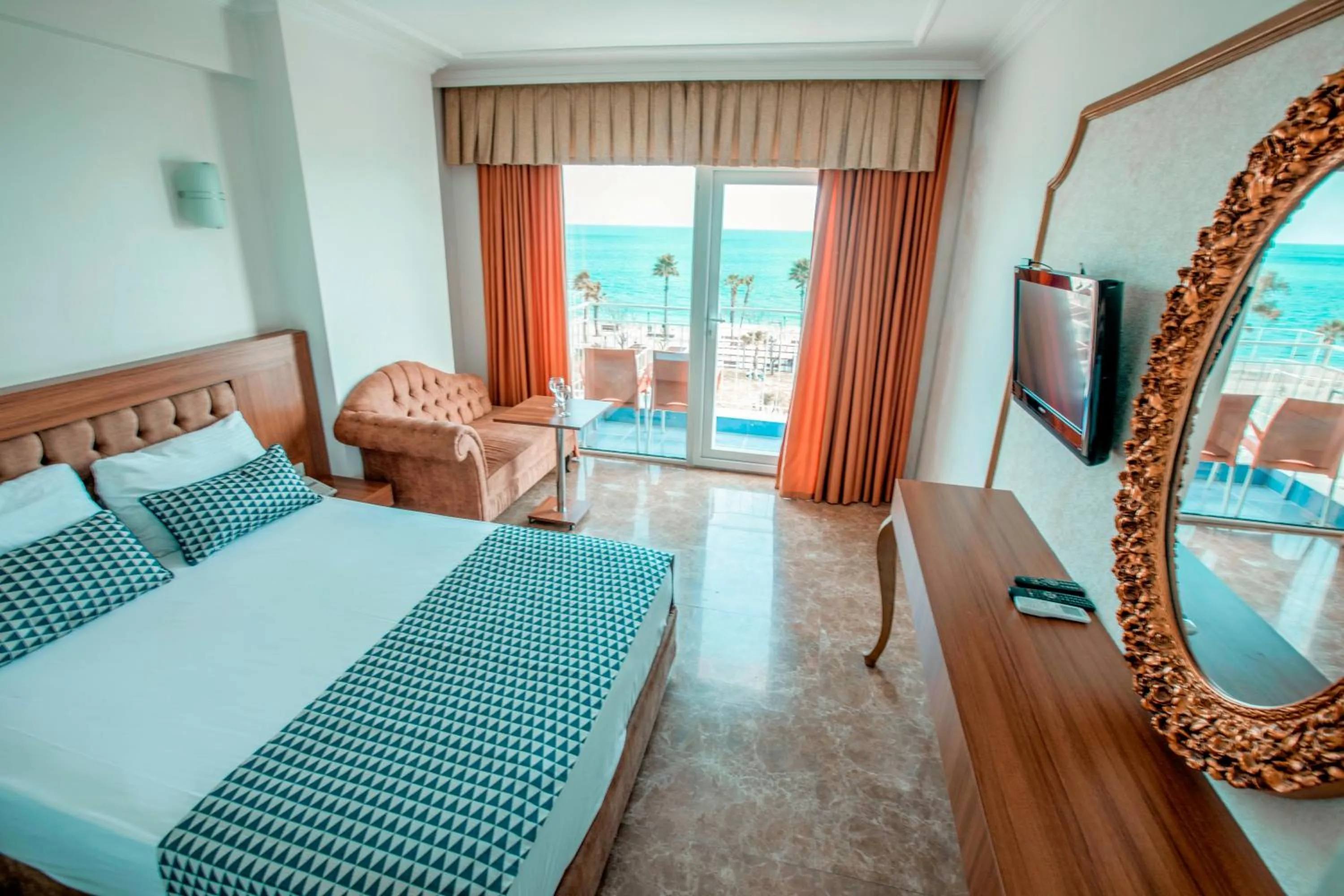 Balcony/Terrace, Bed in Kristal Beach Hotel