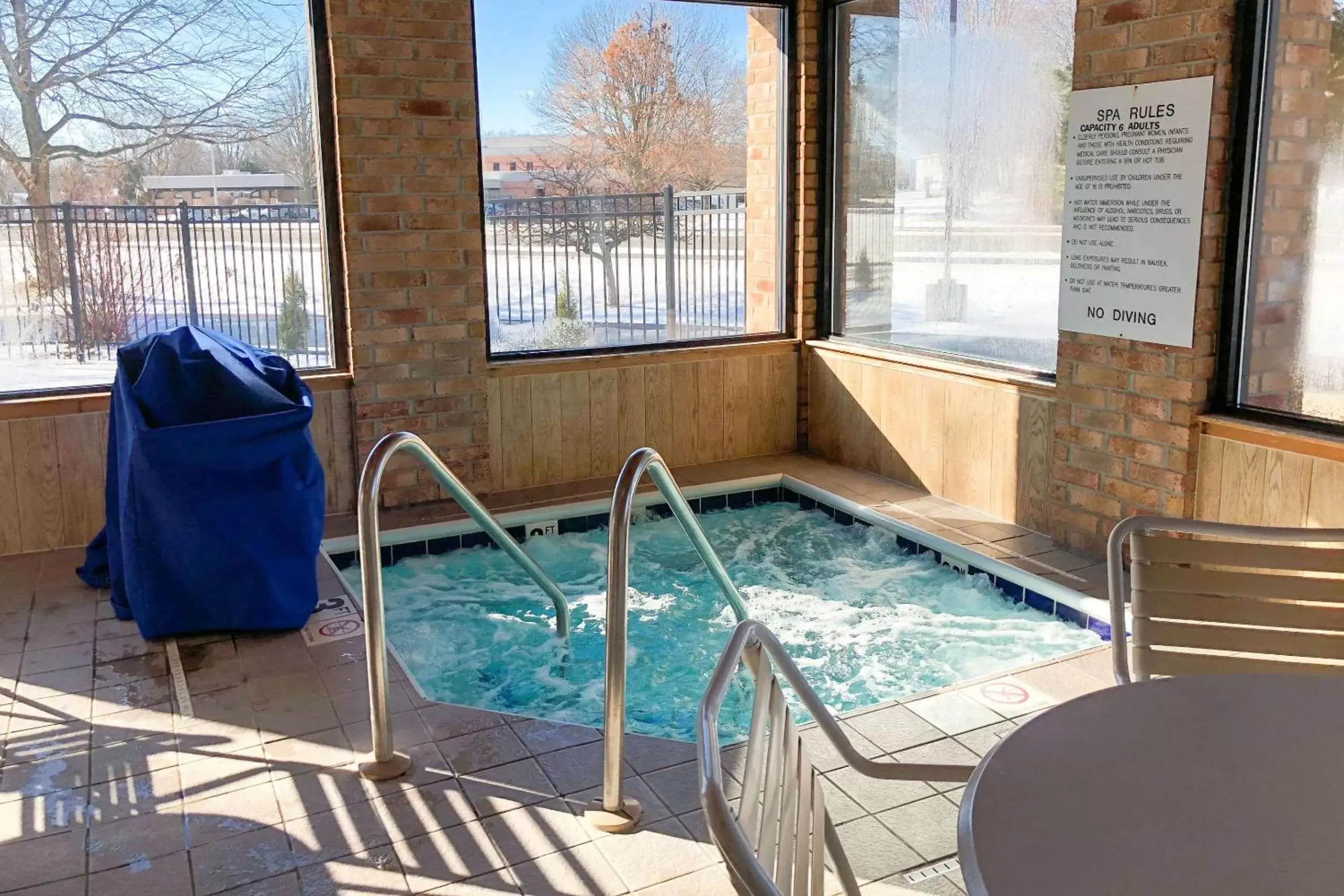 On site, Swimming Pool in Quality Inn & Suites Sun Prairie Madison East