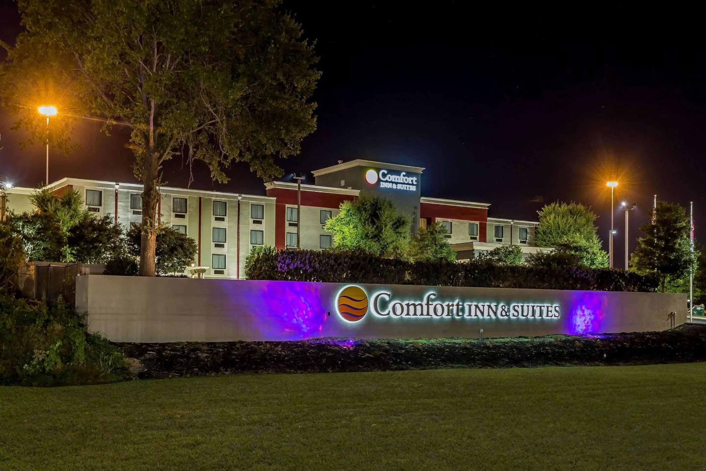 Property building in Comfort Inn & Suites Knoxville West