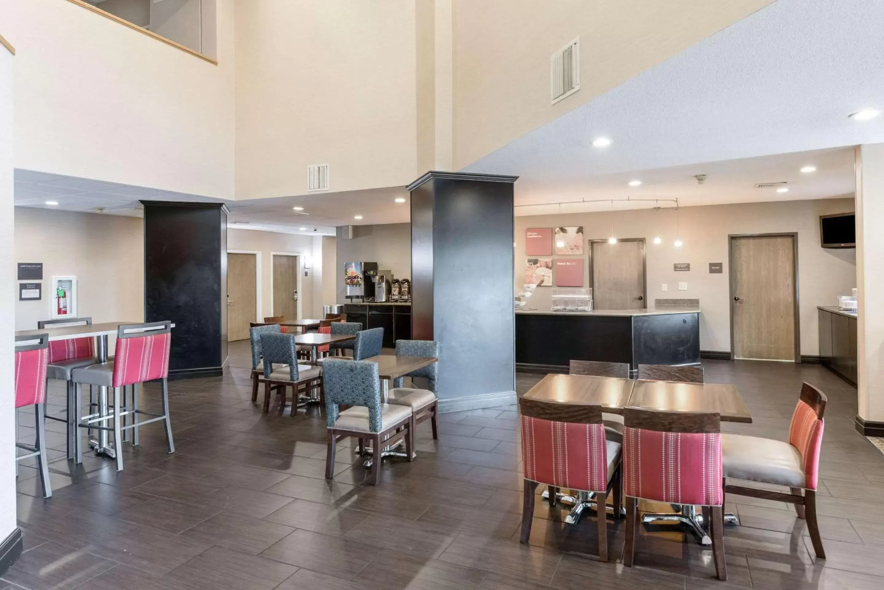 Lobby or reception, Restaurant/Places to Eat in Comfort Suites Monroe