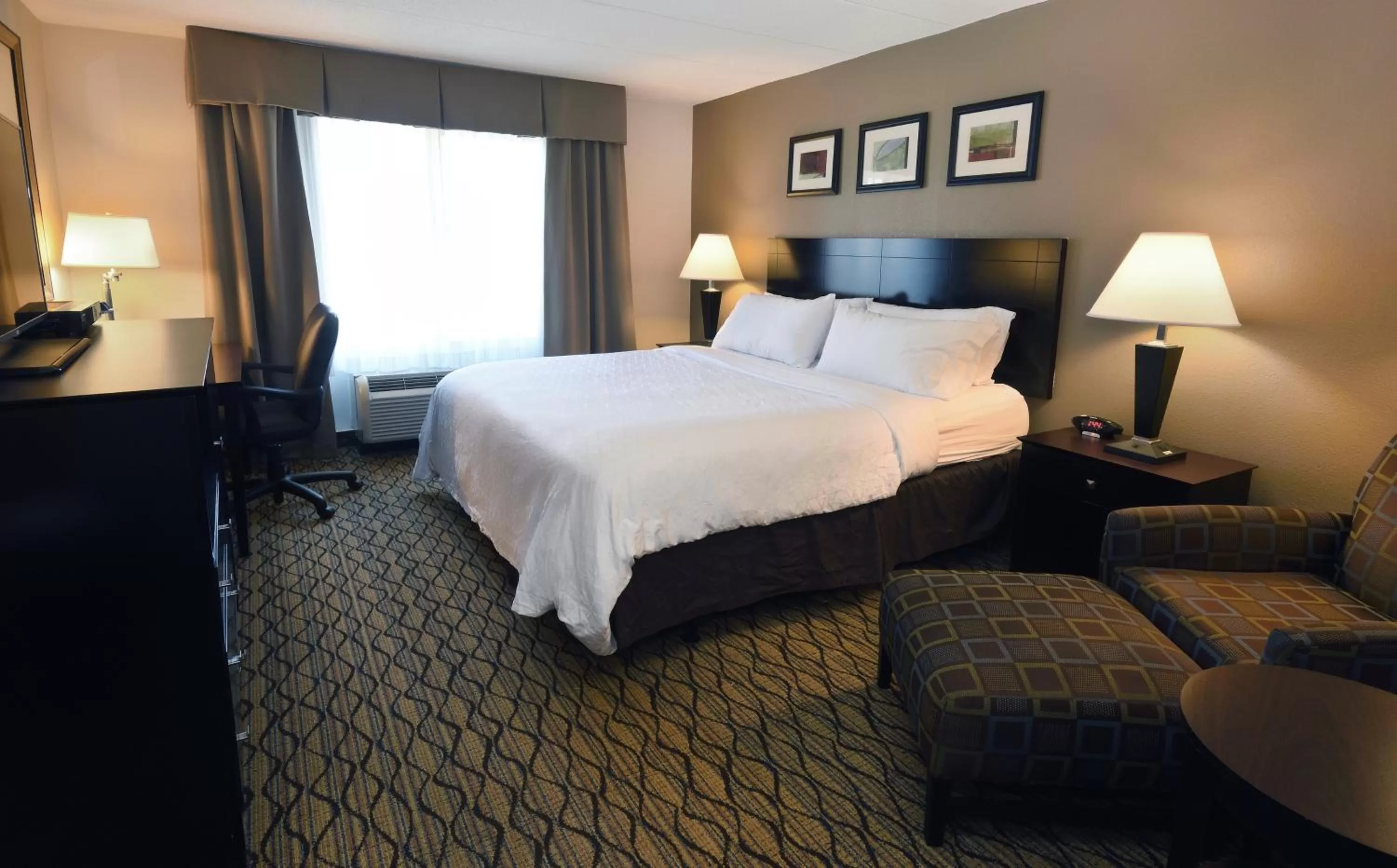 Photo of the whole room, Bed in Holiday Inn Express Milford by IHG