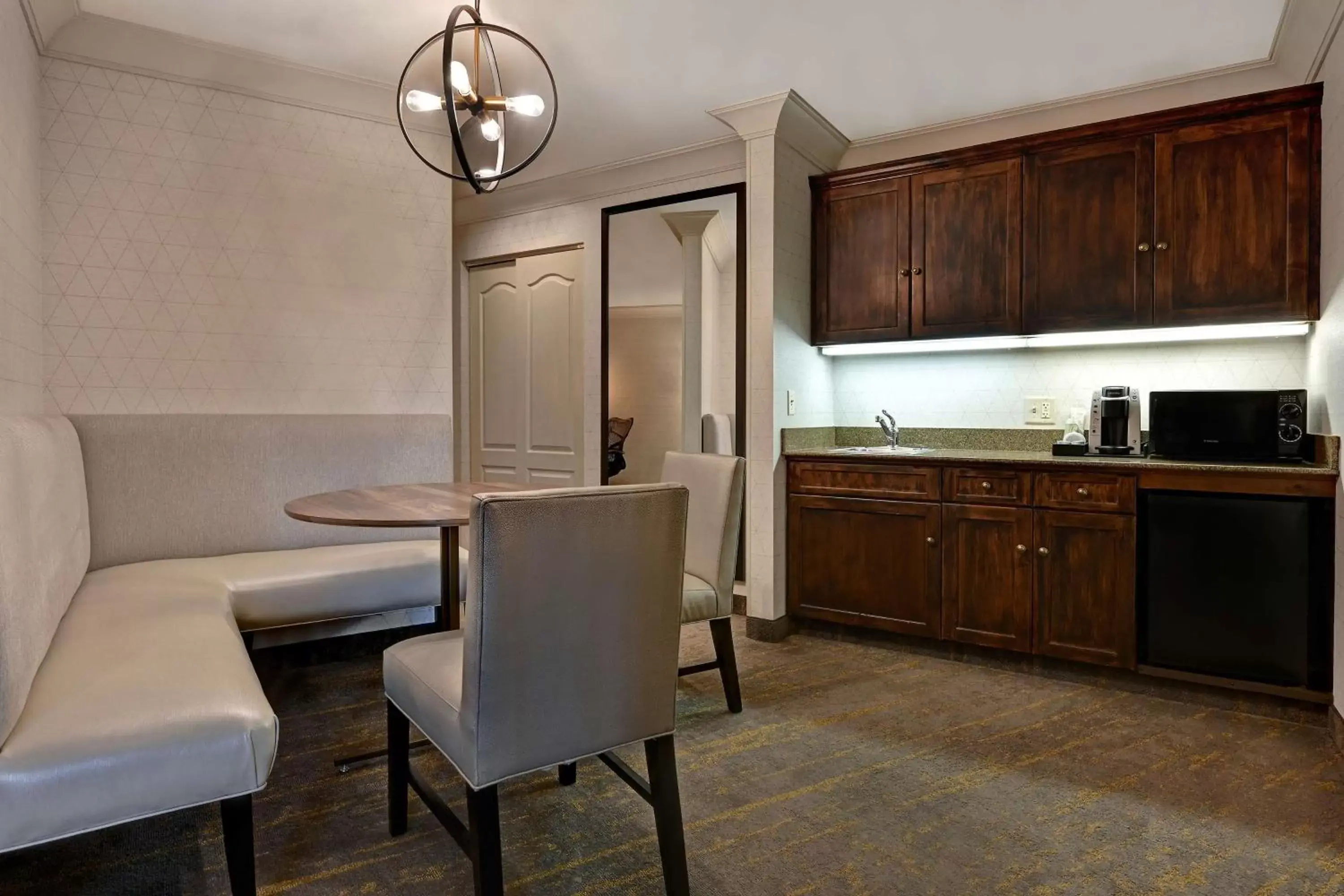 Photo of the whole room, Kitchen/Kitchenette in Hilton Garden Inn Boise / Eagle
