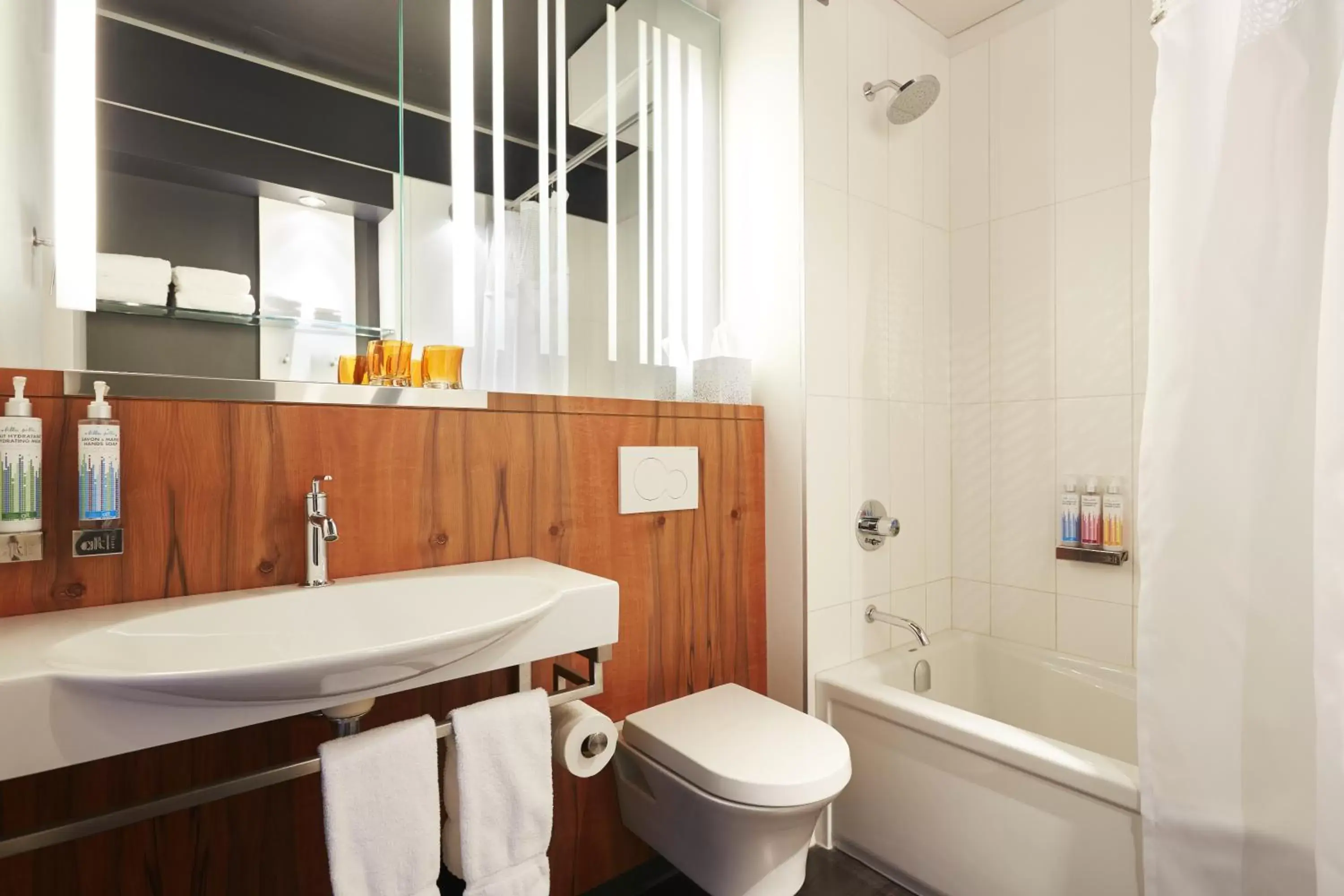 Bathroom in Hôtel Alt Montréal