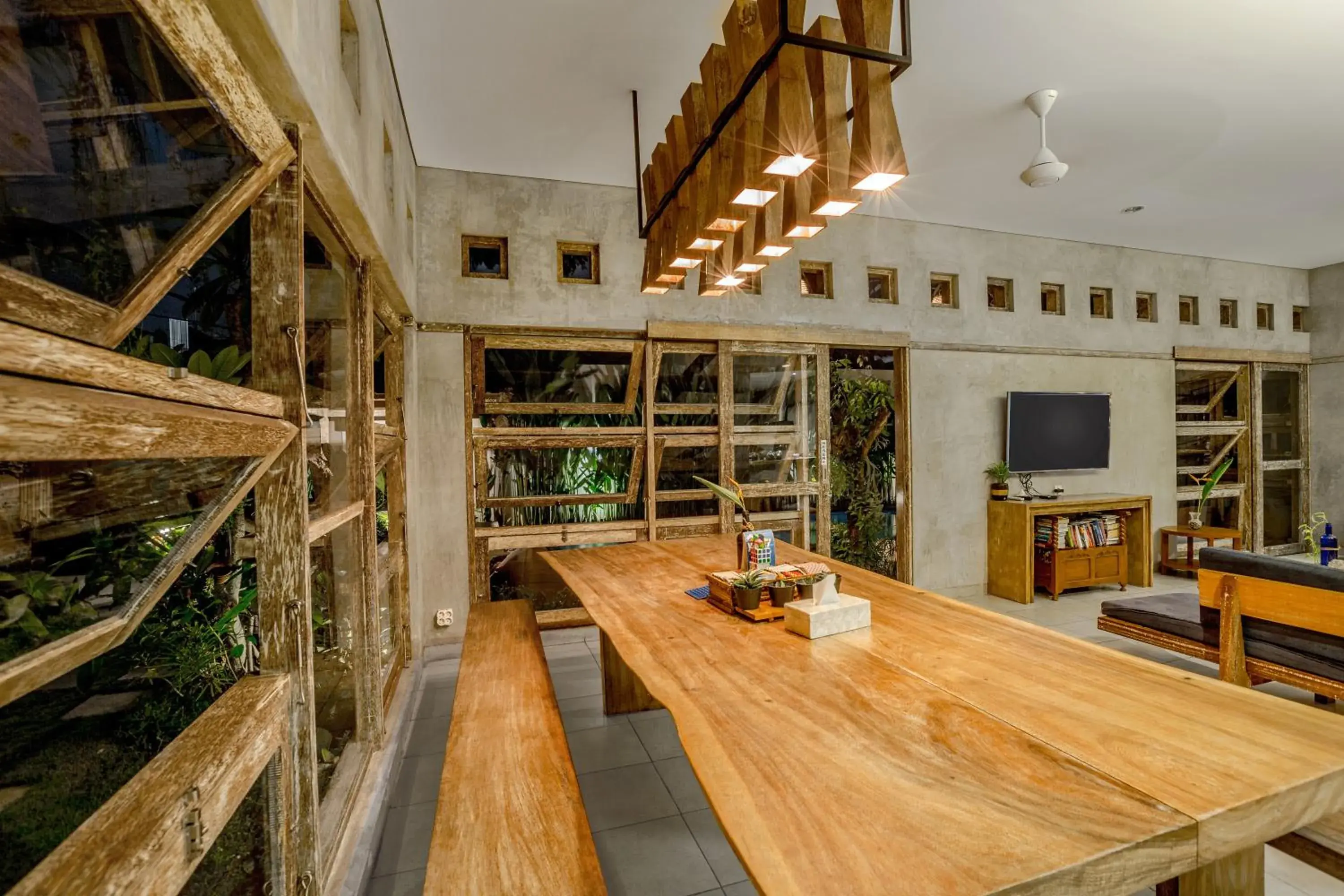 Lobby or reception, Dining Area in Lokal Bali Hostel