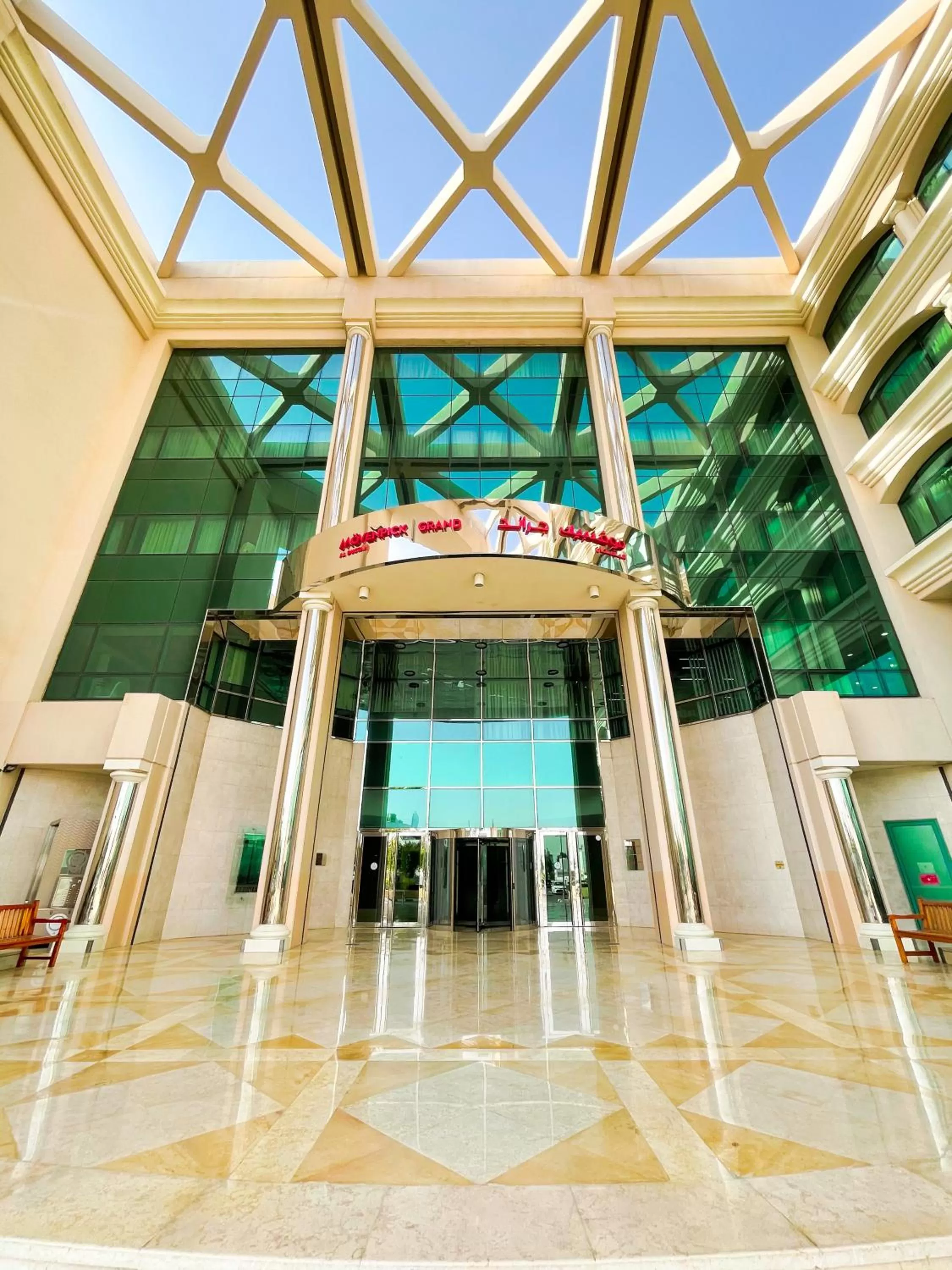 Facade/entrance in Mövenpick Grand Al Bustan