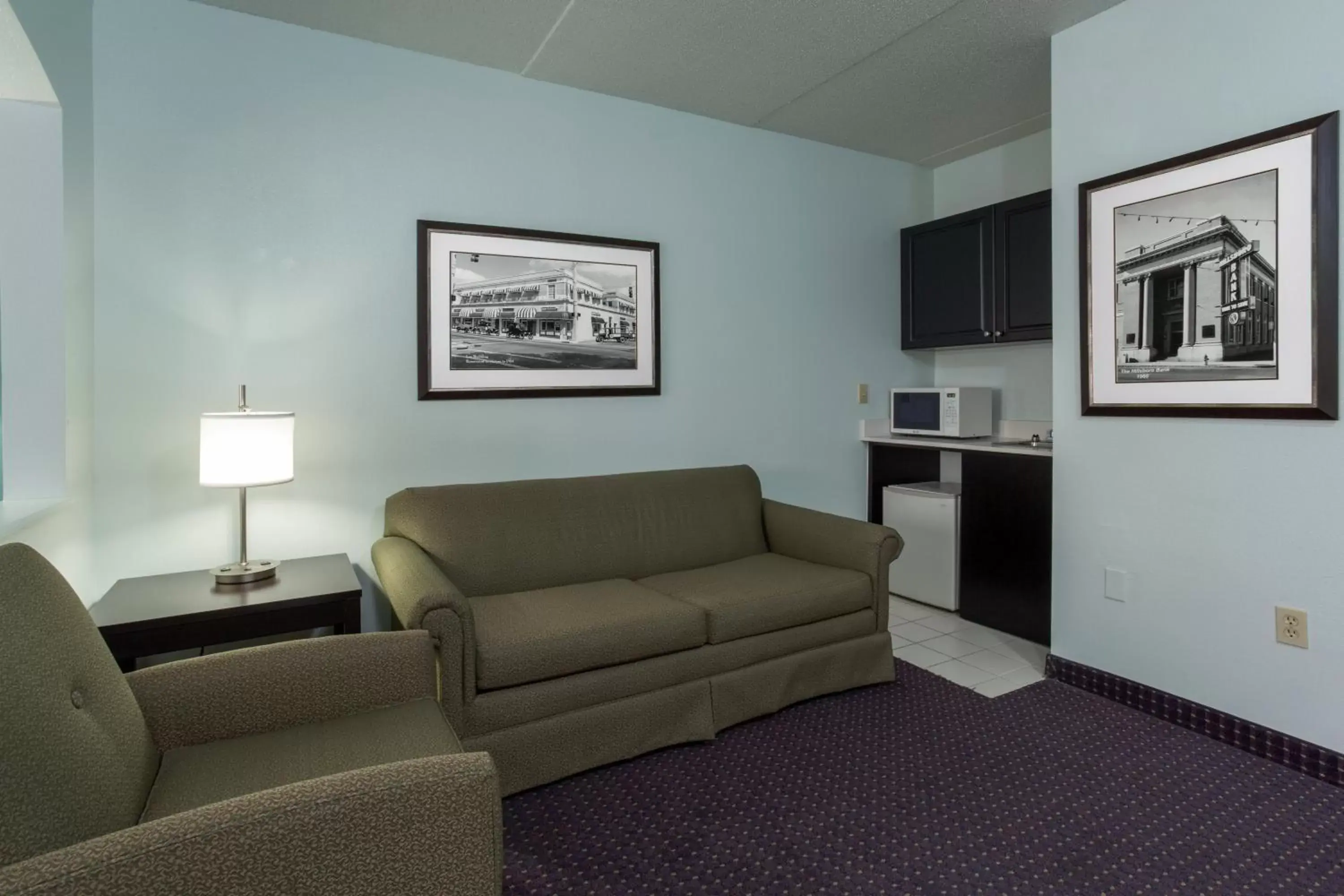 Photo of the whole room, Seating Area in Holiday Inn Express & Suites Plant City, an IHG Hotel