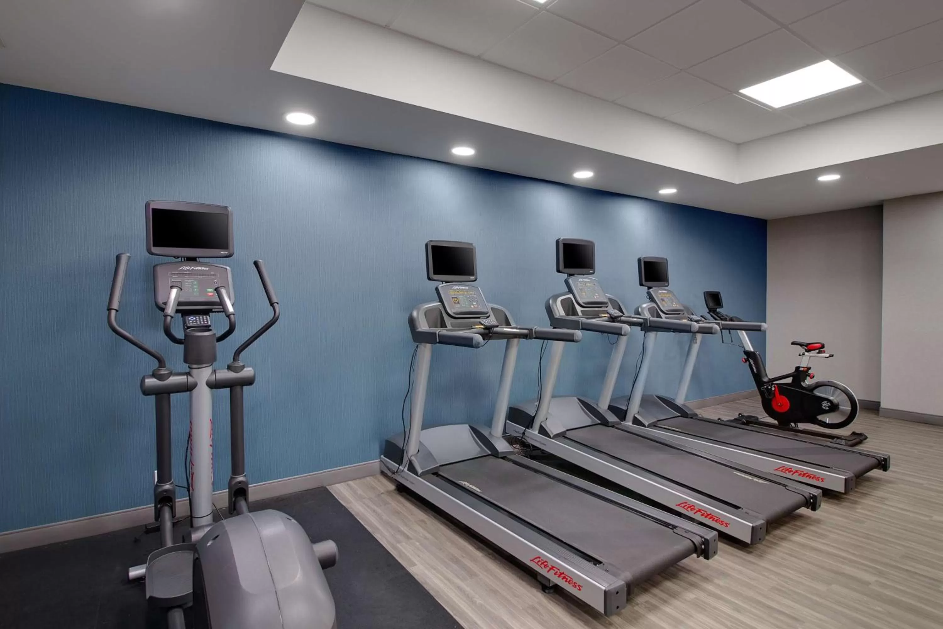 Fitness centre/facilities in Hampton Inn Birmingham-Colonnade 280