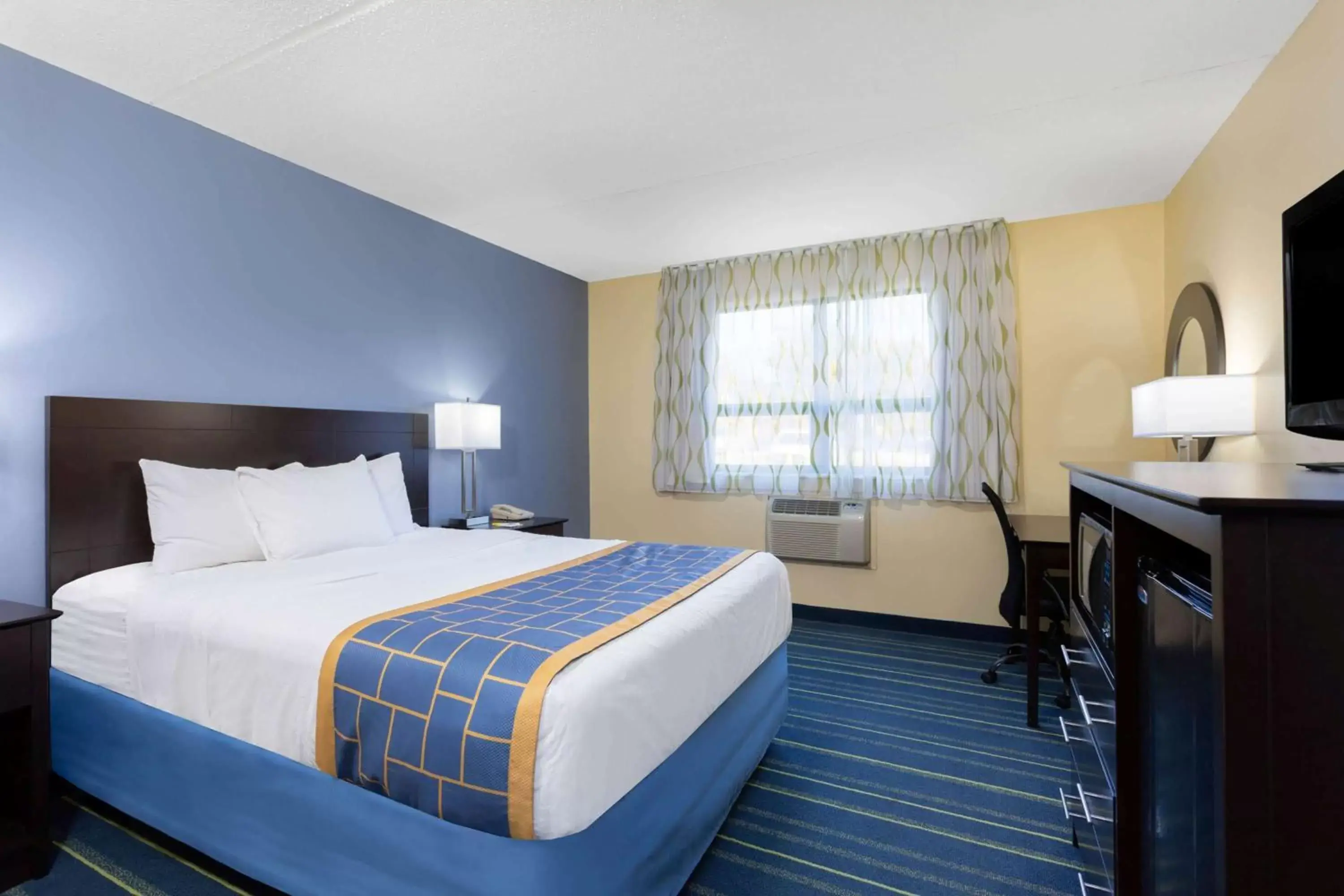 Photo of the whole room, Bed in Days Inn by Wyndham Augusta