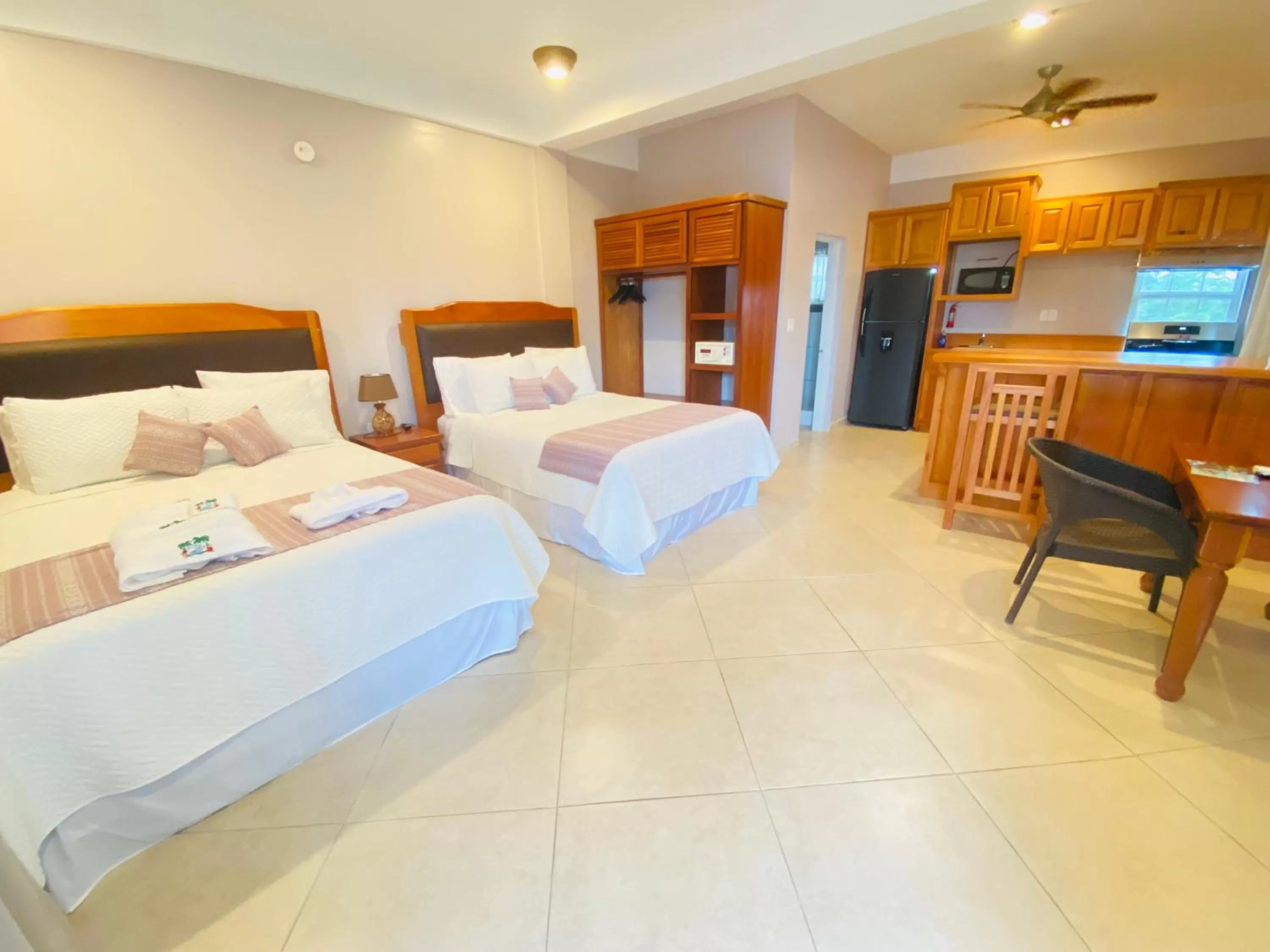 Bedroom, Bed in La Isla Resort