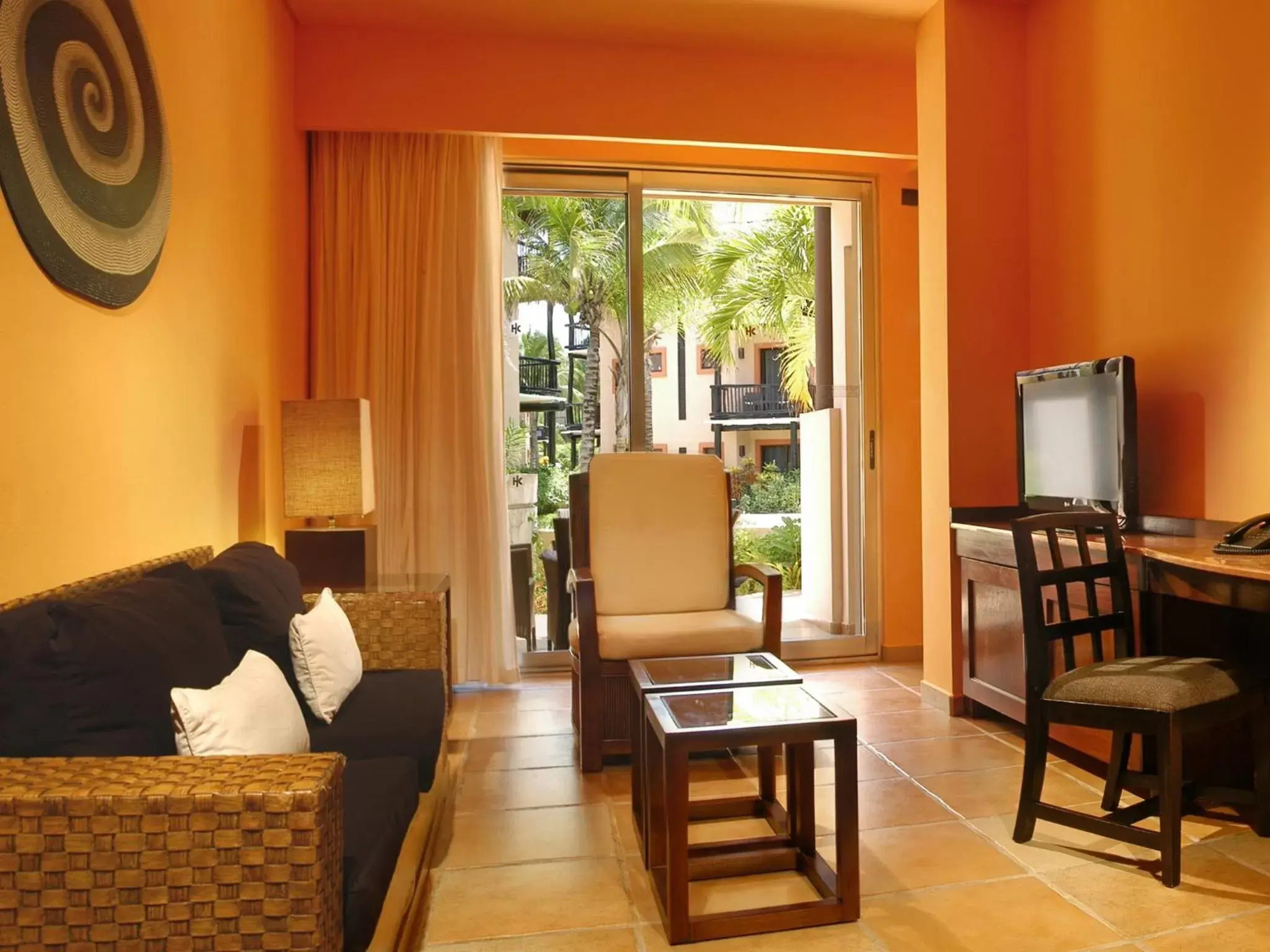 TV and multimedia, Seating Area in Catalonia Riviera Maya Resort & Spa- All Inclusive