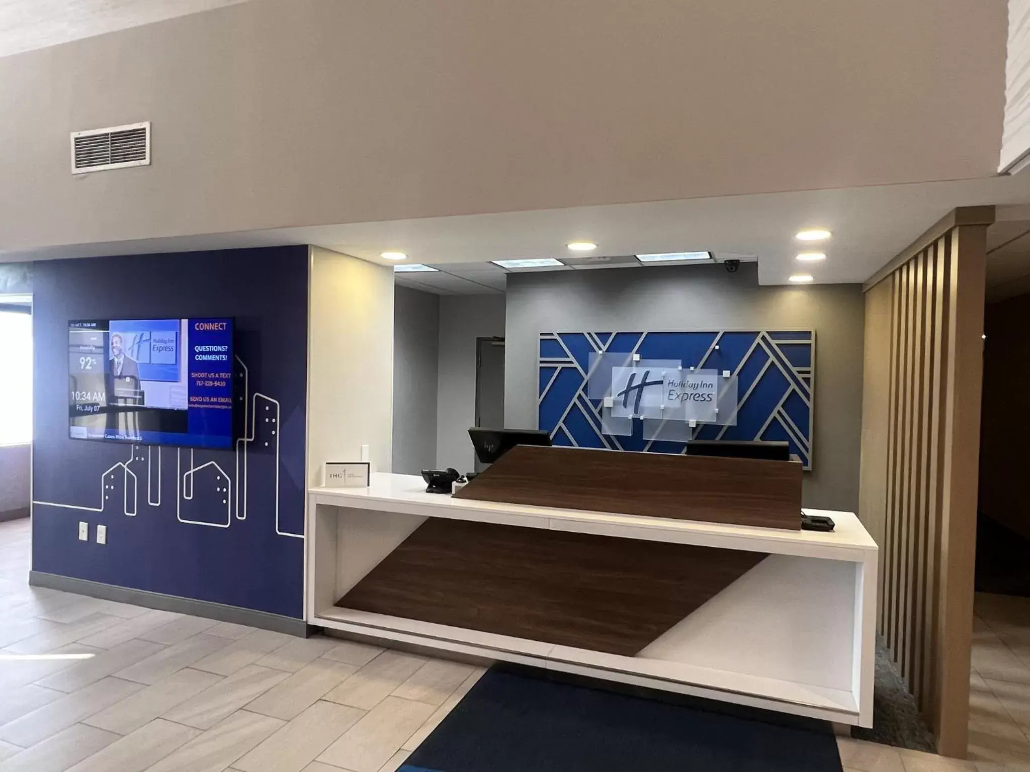 Property building, Lobby/Reception in Holiday Inn Express Harrisburg NE, an IHG Hotel