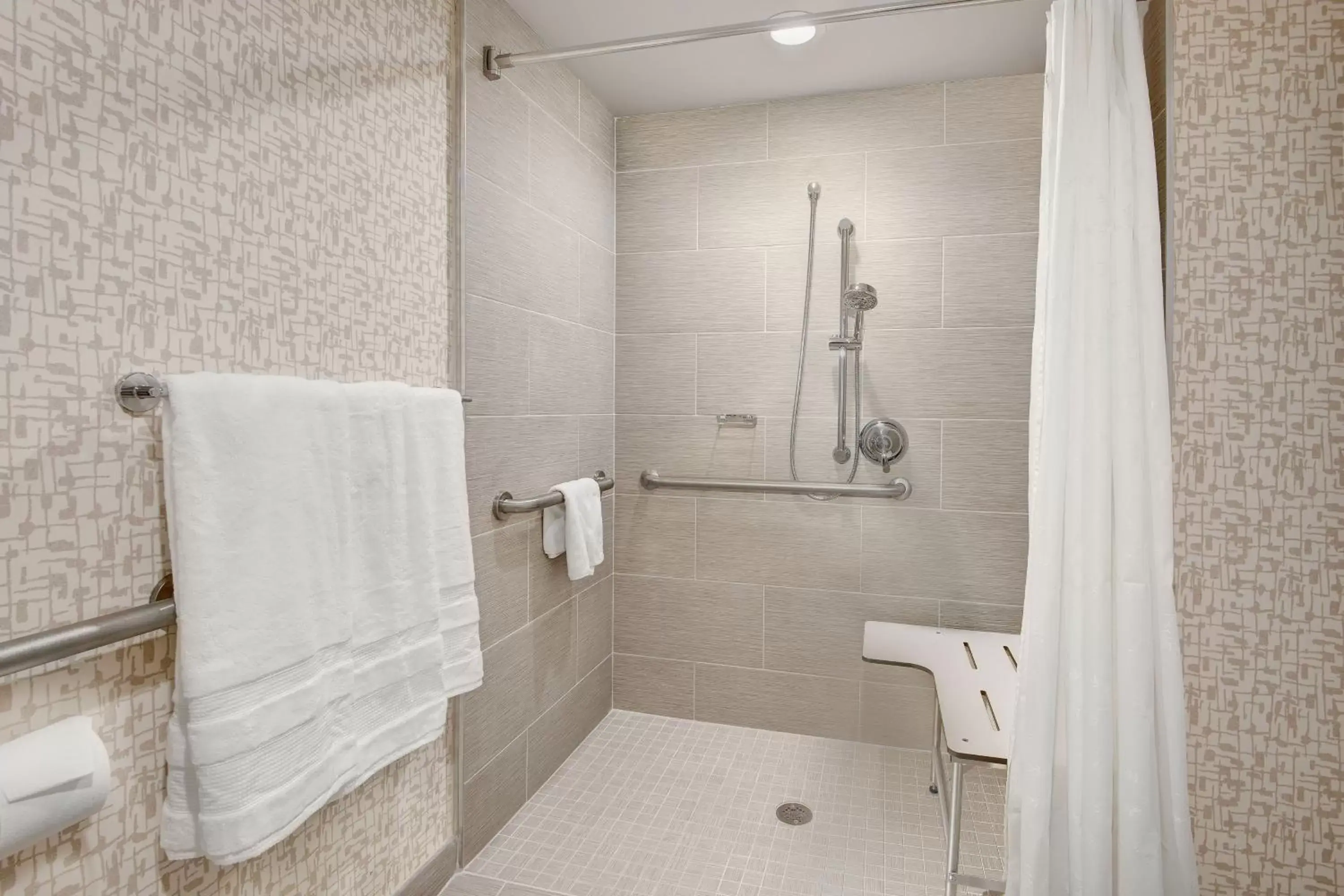 Bathroom in Sheraton Eatontown Hotel