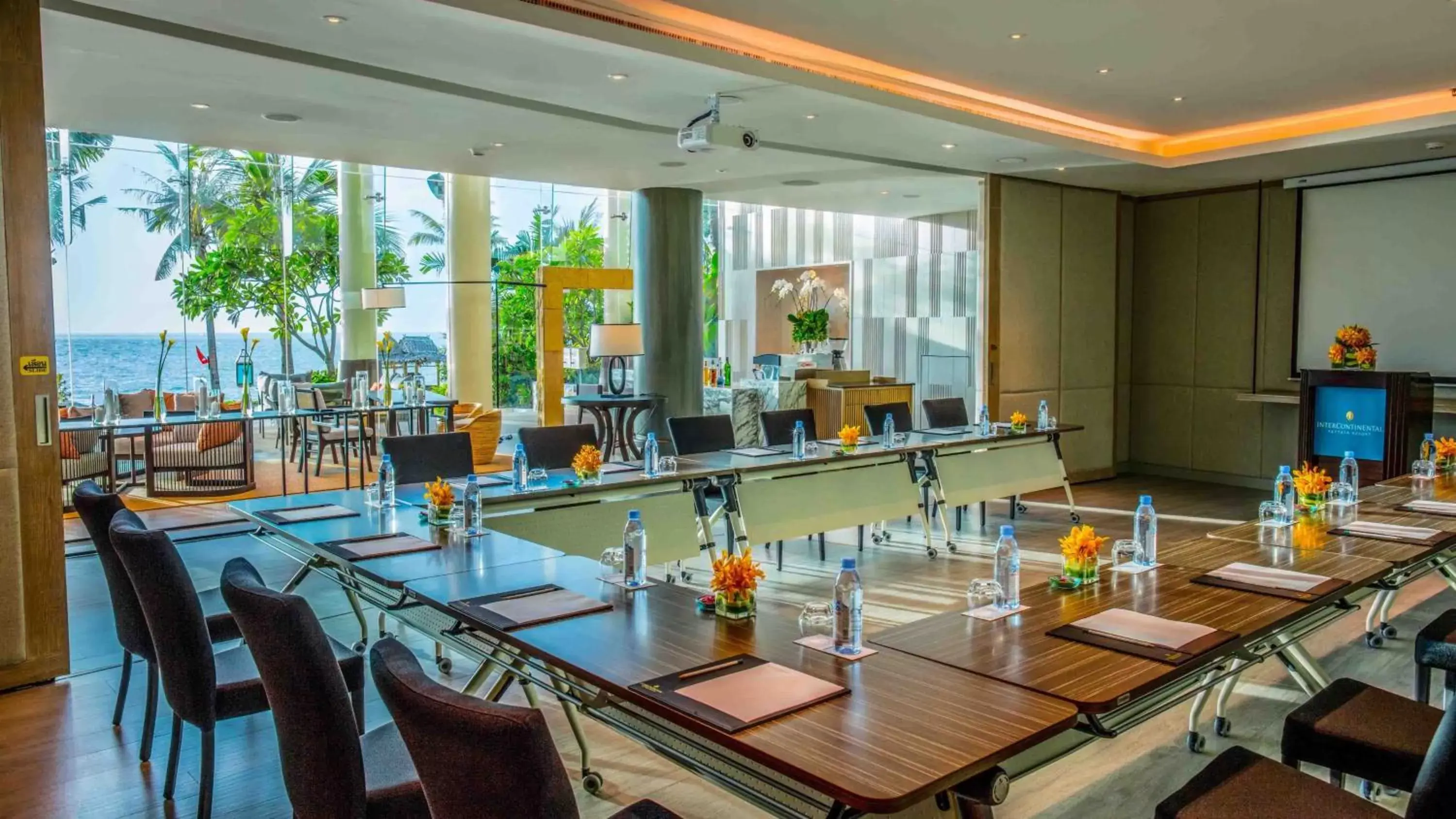 Meeting/conference room, Restaurant/Places to Eat in InterContinental Pattaya Resort, an IHG Hotel