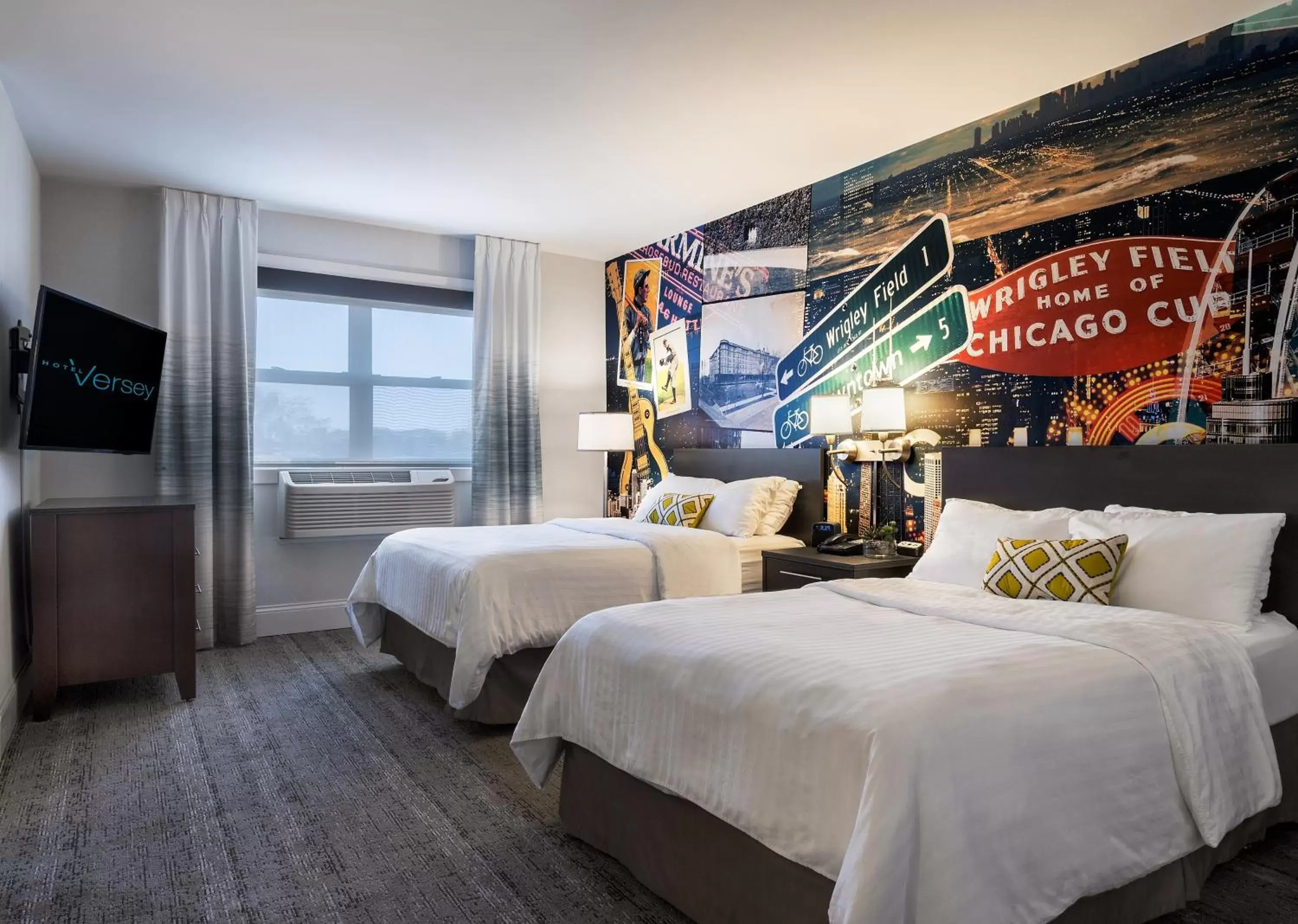 Bedroom in Hotel Versey Days Inn by Wyndham Chicago