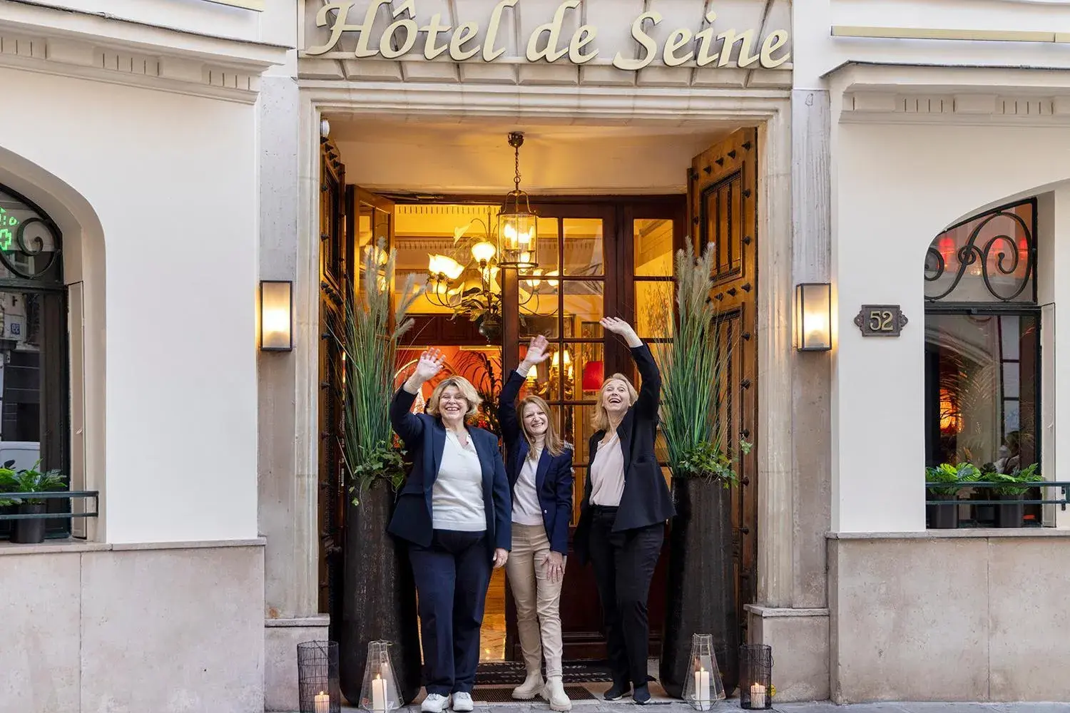 Staff, Guests in Hotel De Seine