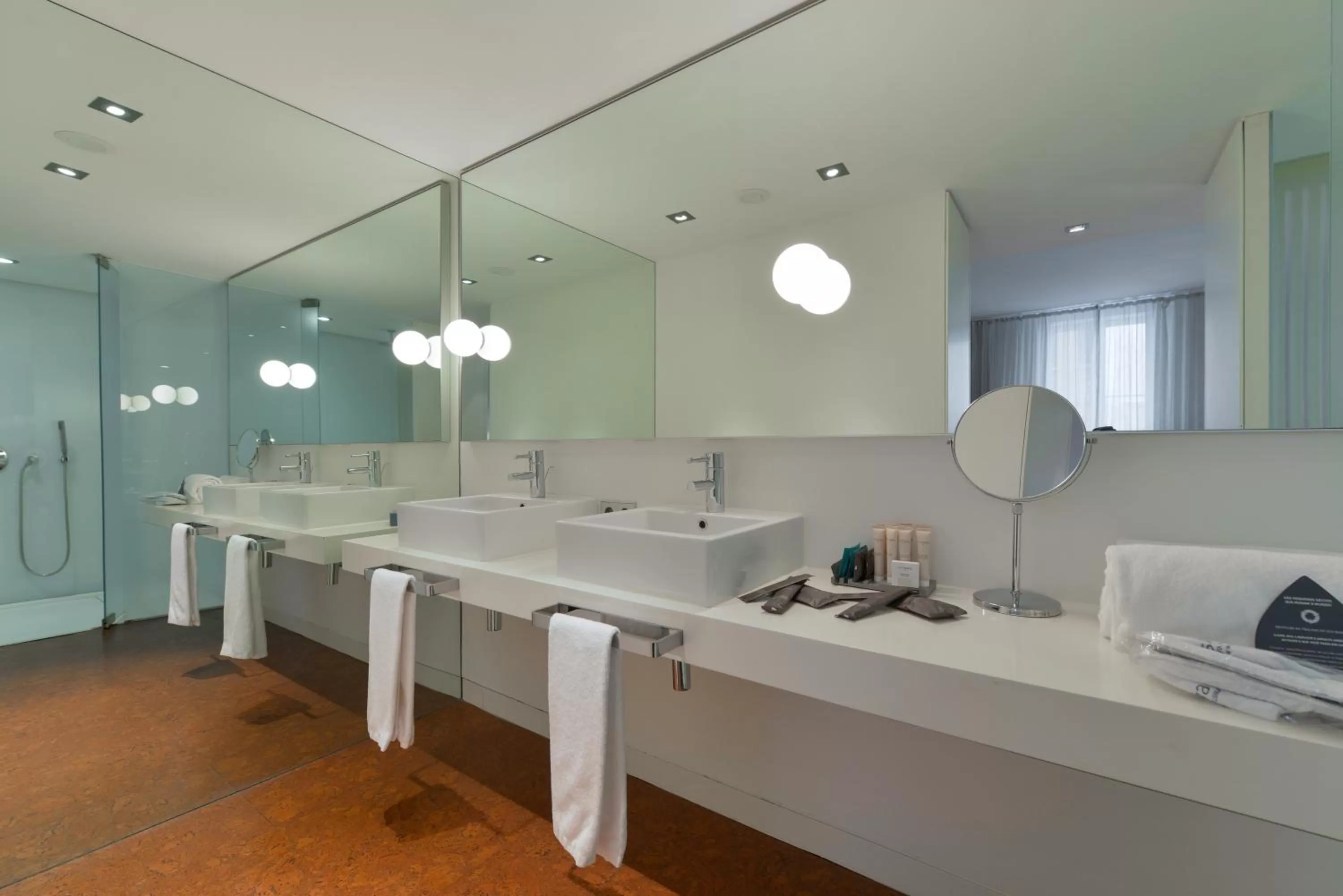 Bathroom in Inspira Liberdade Boutique Hotel