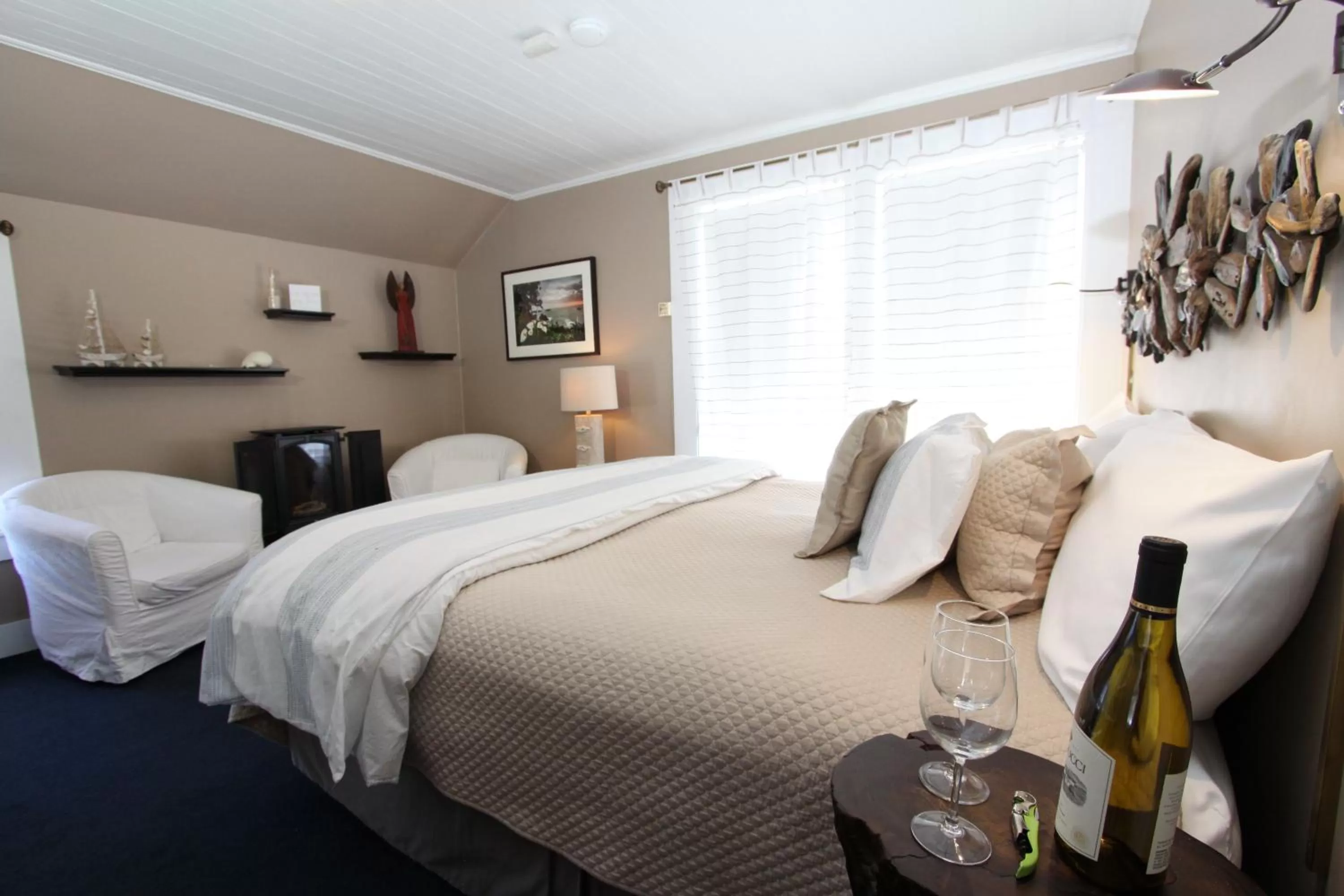 Bed in Seagull Inn Bed & Breakfast