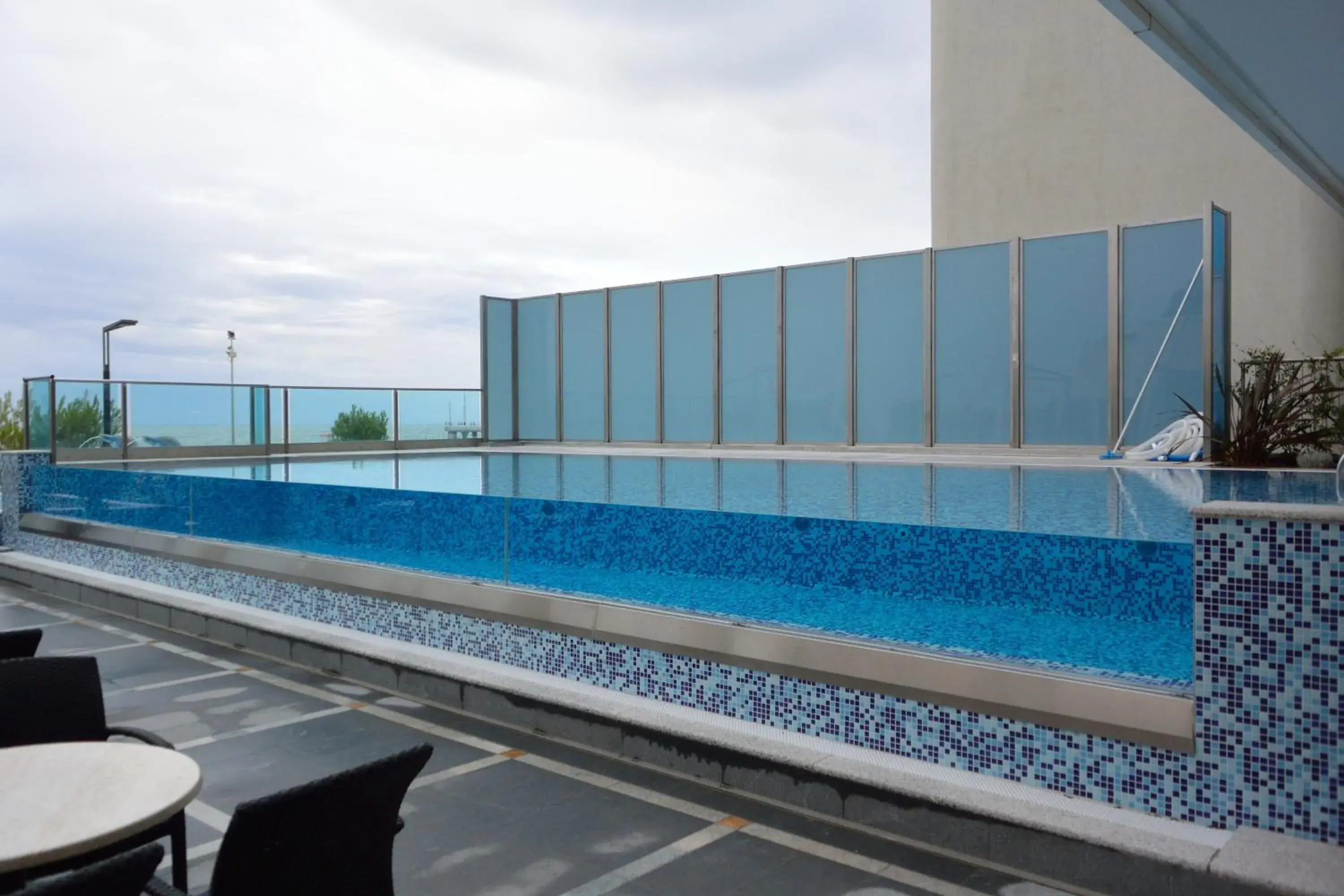 Day, Swimming Pool in Hotel Columbus