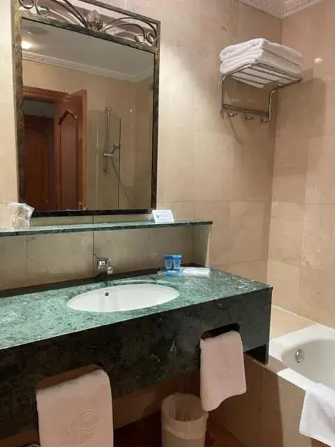 Bathroom in Hotel Spa Milagros Golf